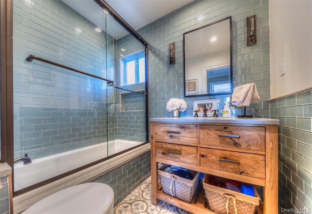 Oceanside, New York, 11572, United States, 3 Bedrooms Bedrooms, ,3 BathroomsBathrooms,Residential,For Sale,1995607