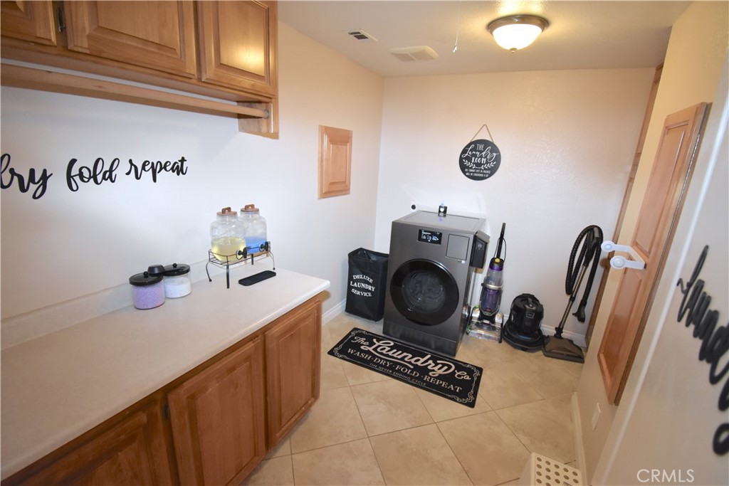 Apple Valley, California, 92308, United States, 5 Bedrooms Bedrooms, ,4 BathroomsBathrooms,Residential,For Sale,1941981