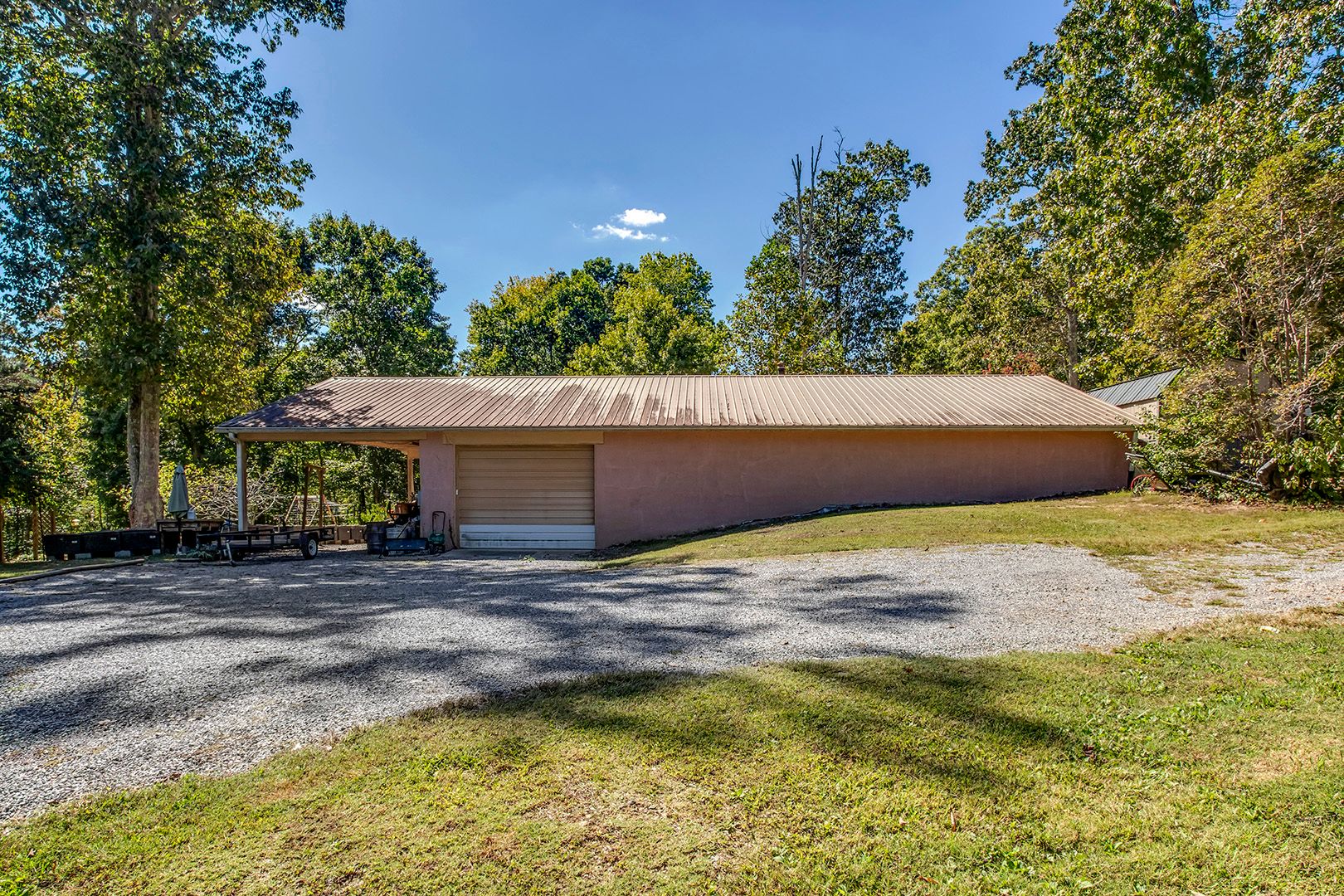 Kingston, Tennessee, 37763, United States, 5 Bedrooms Bedrooms, ,5 BathroomsBathrooms,Residential,For Sale,2011404