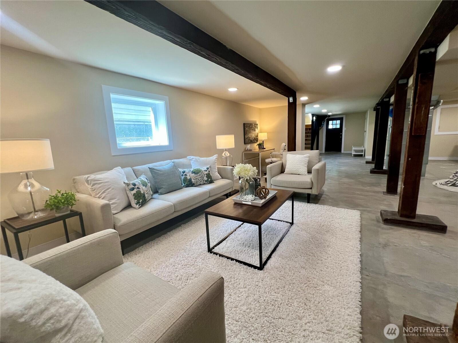 SEATTLE, Washington, 98103, United States, 4 Bedrooms Bedrooms, ,2 BathroomsBathrooms,Residential,For Sale,1874461