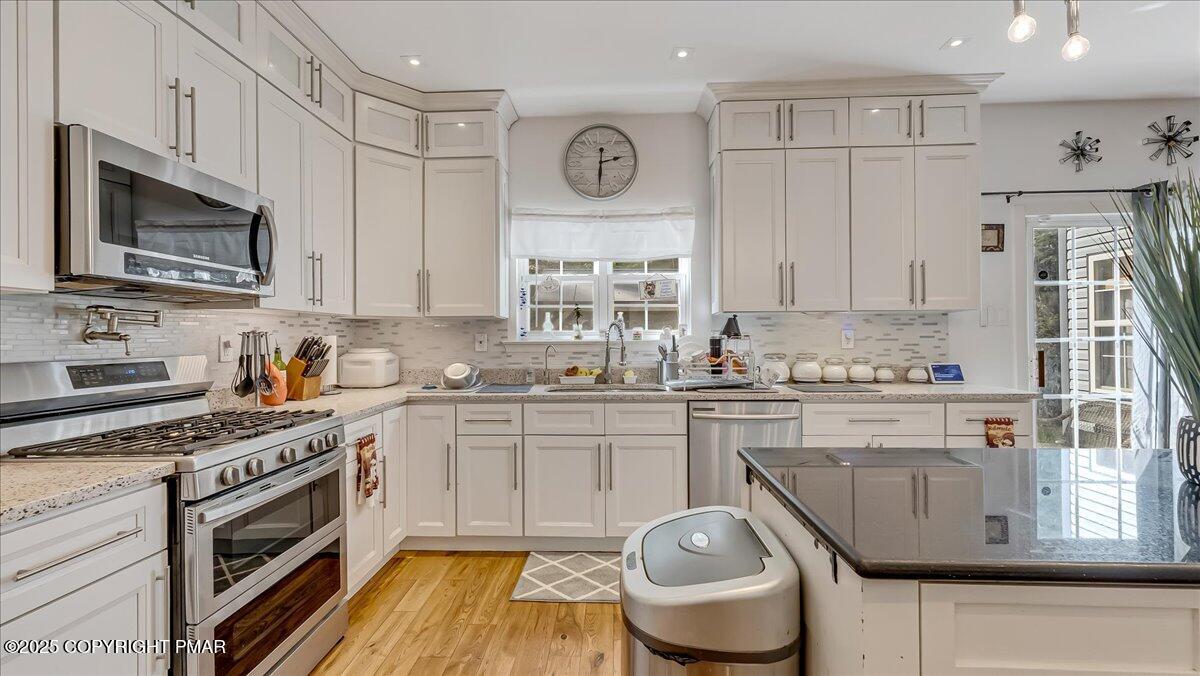 East Stroudsburg, Pennsylvania, 18302, United States, 5 Bedrooms Bedrooms, ,4 BathroomsBathrooms,Residential,For Sale,1980579