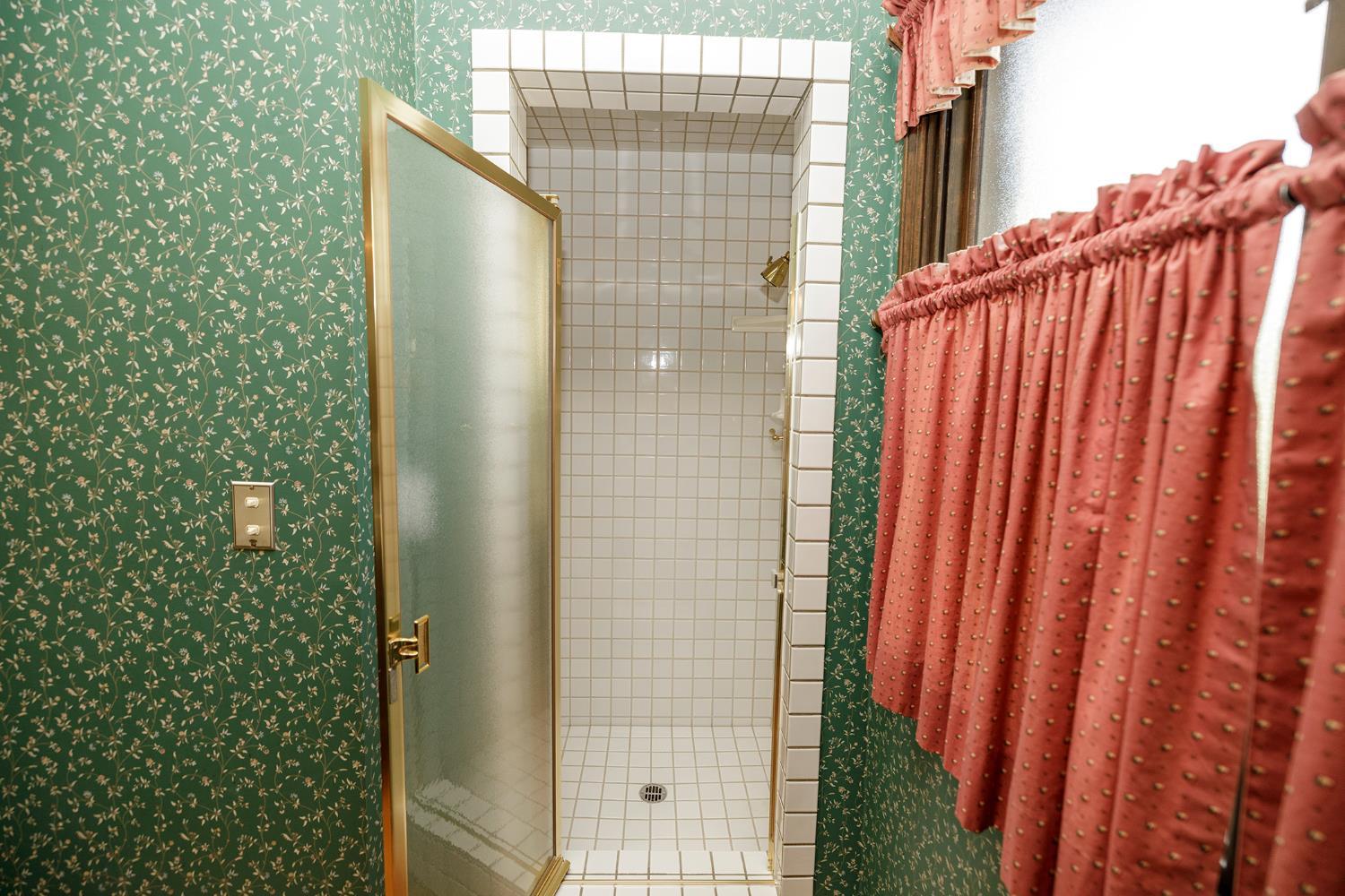 Turlock, California, 95380, United States, 4 Bedrooms Bedrooms, ,5 BathroomsBathrooms,Residential,For Sale,1992358