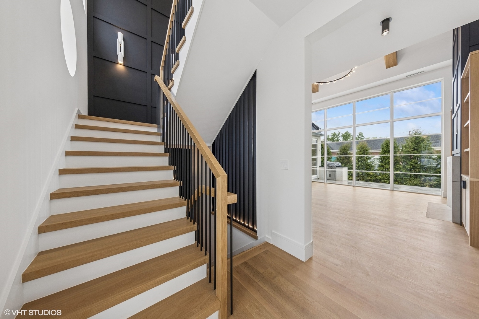 Hinsdale, Illinois, 60521, United States, 5 Bedrooms Bedrooms, ,6 BathroomsBathrooms,Residential,For Sale,1826886