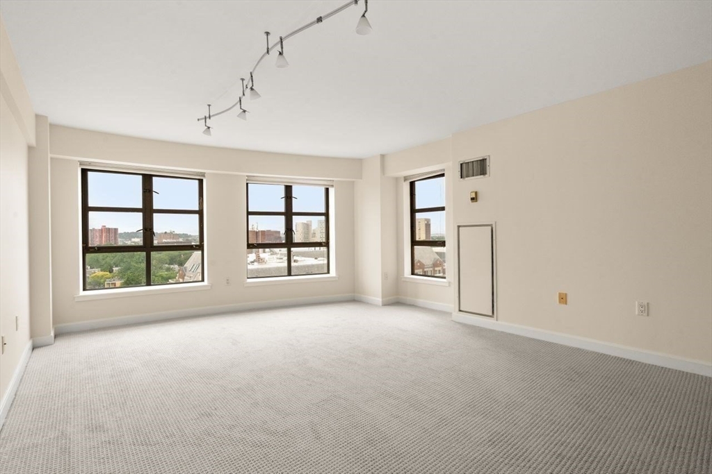 Cambridge, Massachusetts, 02139, United States, 1 Bedroom Bedrooms, ,2 BathroomsBathrooms,Residential,For Sale,1866549