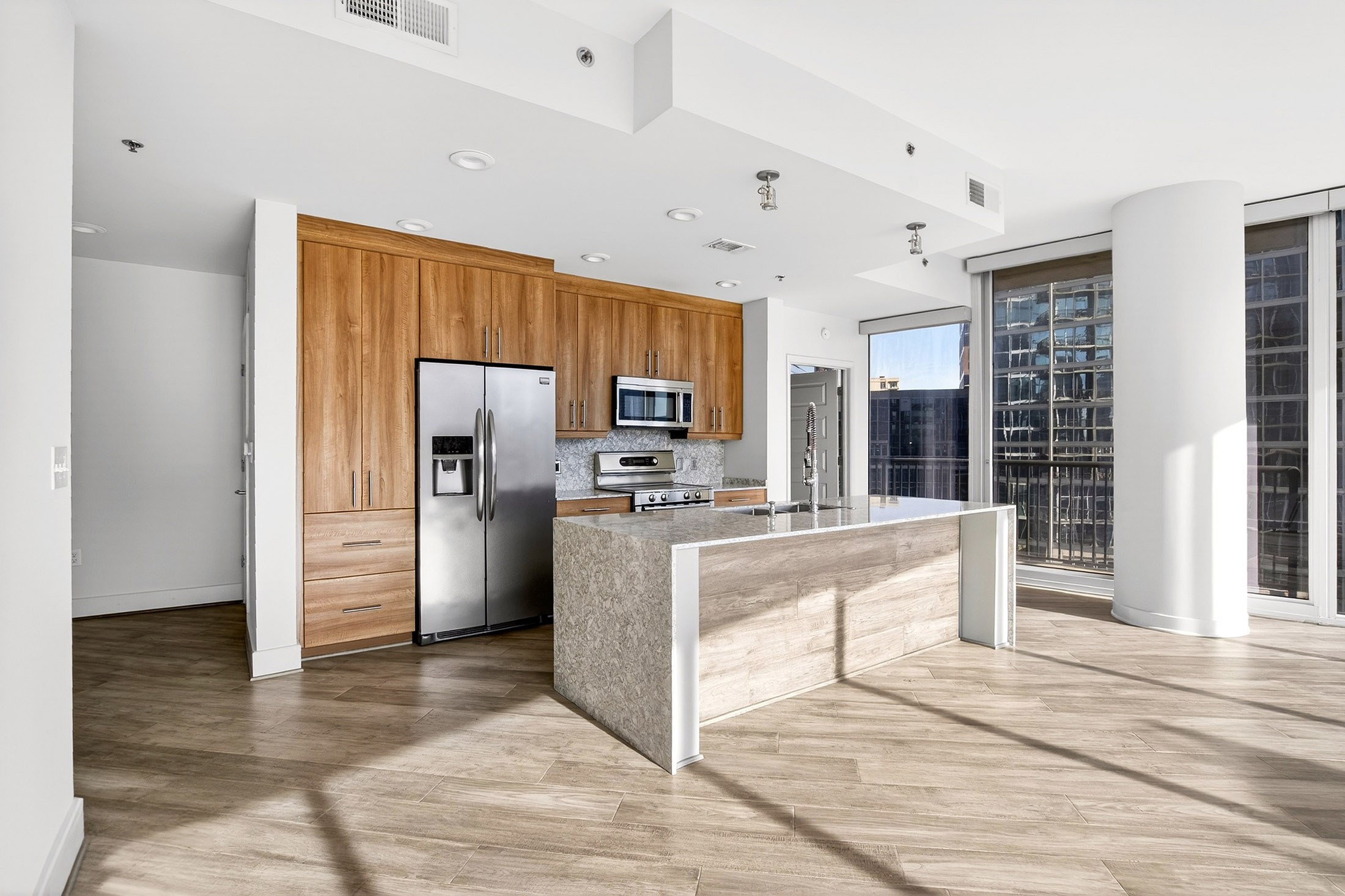  Iconic Intown Living at 1010 Midtown - 物件實景