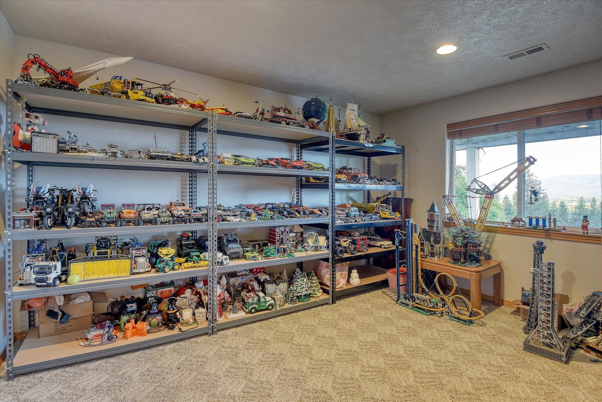 Otis Orchards, Washington, 99027, United States, 5 Bedrooms Bedrooms, ,3 BathroomsBathrooms,Residential,For Sale,1975926