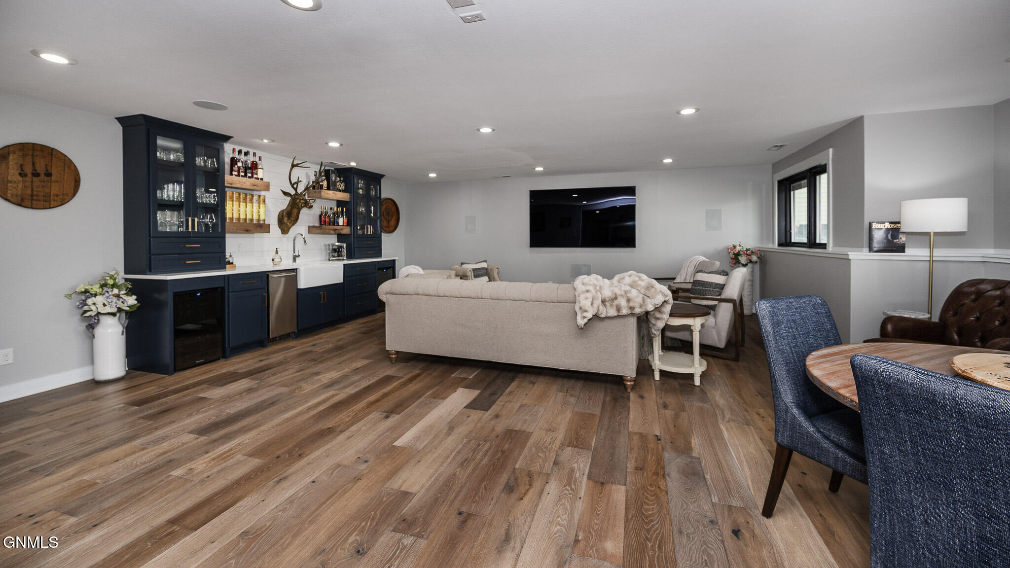 Bismarck, North Dakota, 58504, United States, 6 Bedrooms Bedrooms, ,4 BathroomsBathrooms,Residential,For Sale,1982102