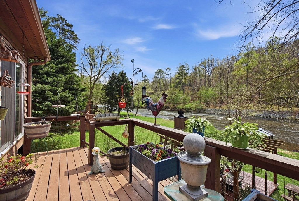 Ellijay, Georgia, 30540, United States, 3 Bedrooms Bedrooms, ,3 BathroomsBathrooms,Residential,For Sale,2034998