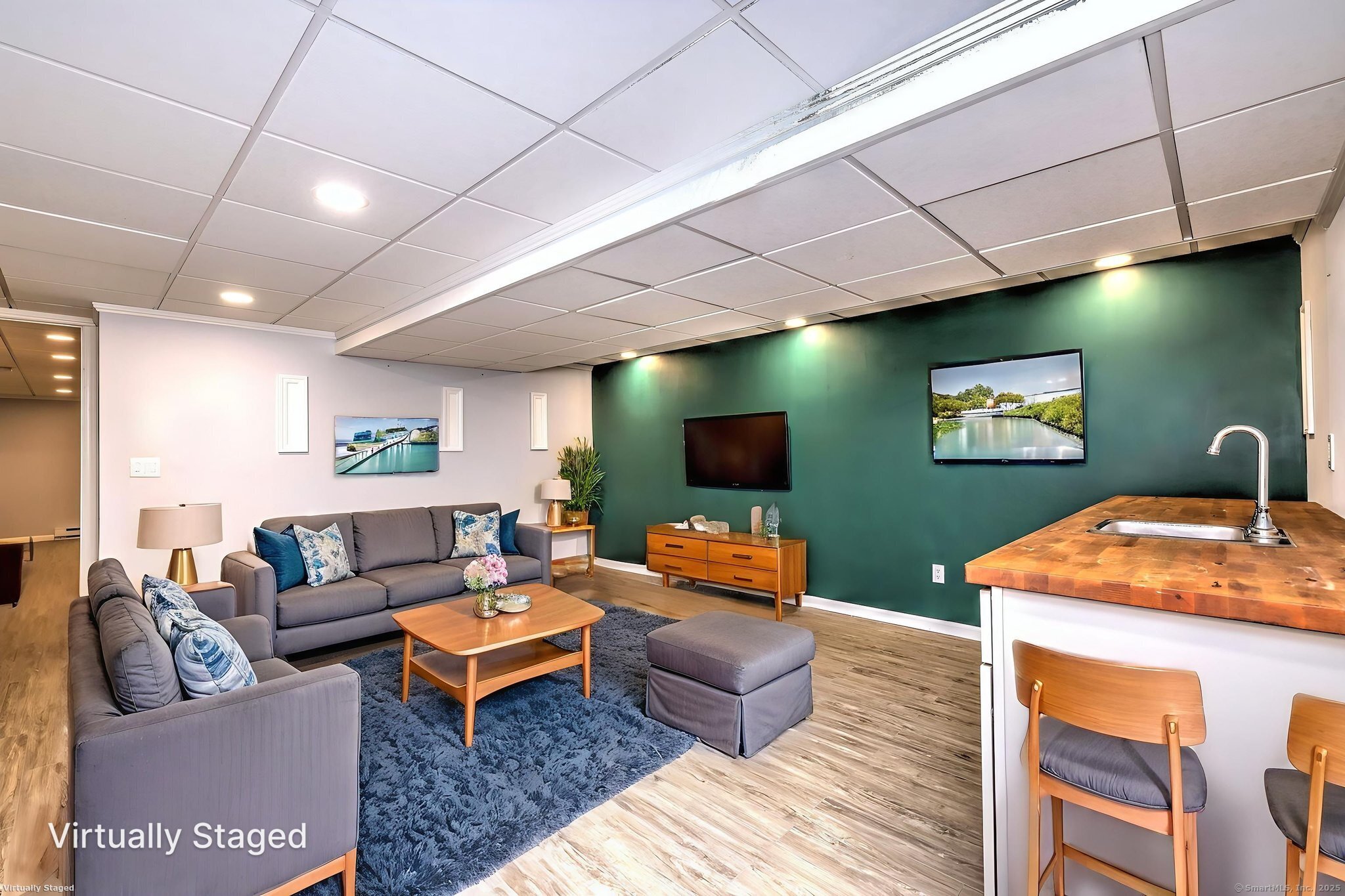 Hamden, Connecticut, 06517, United States, 4 Bedrooms Bedrooms, ,4 BathroomsBathrooms,Residential,For Sale,1942172