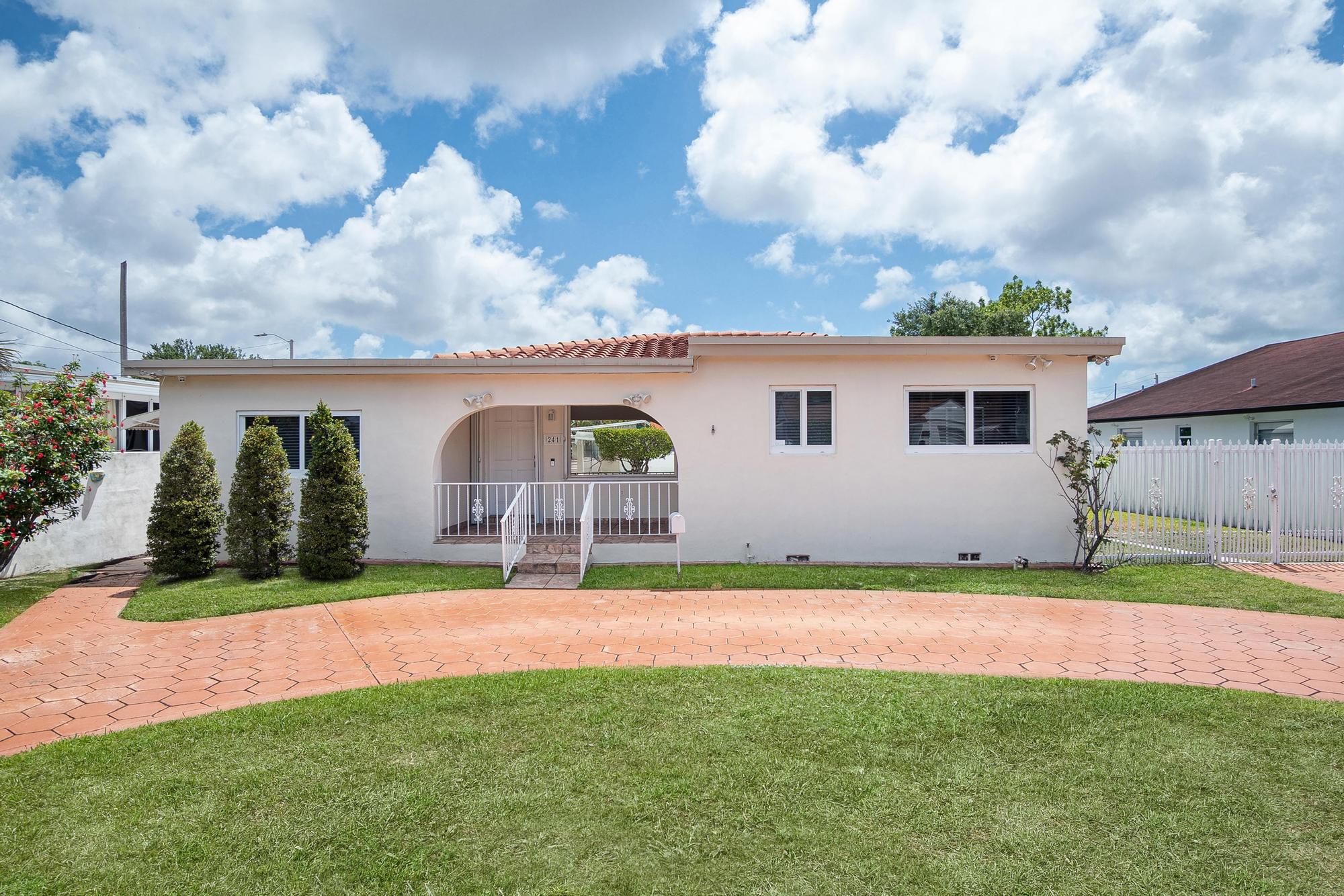 Miami, Florida, 33126, United States, 3 Bedrooms Bedrooms, ,3 BathroomsBathrooms,Residential,For Sale,1921989