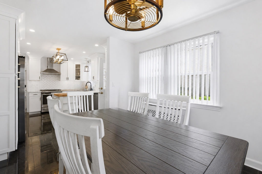 East Rockaway, New York, 11518, United States, 4 Bedrooms Bedrooms, ,2 BathroomsBathrooms,Residential,For Sale,2048552