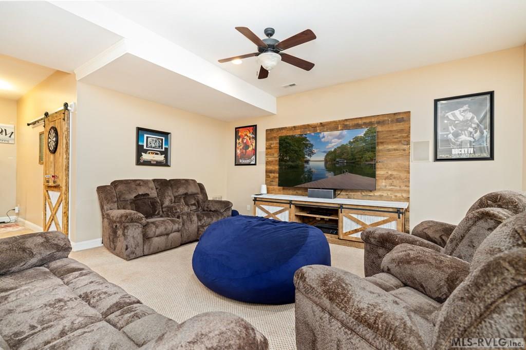 Boydton, Virginia, 23917, United States, 5 Bedrooms Bedrooms, ,4 BathroomsBathrooms,Residential,For Sale,1991597