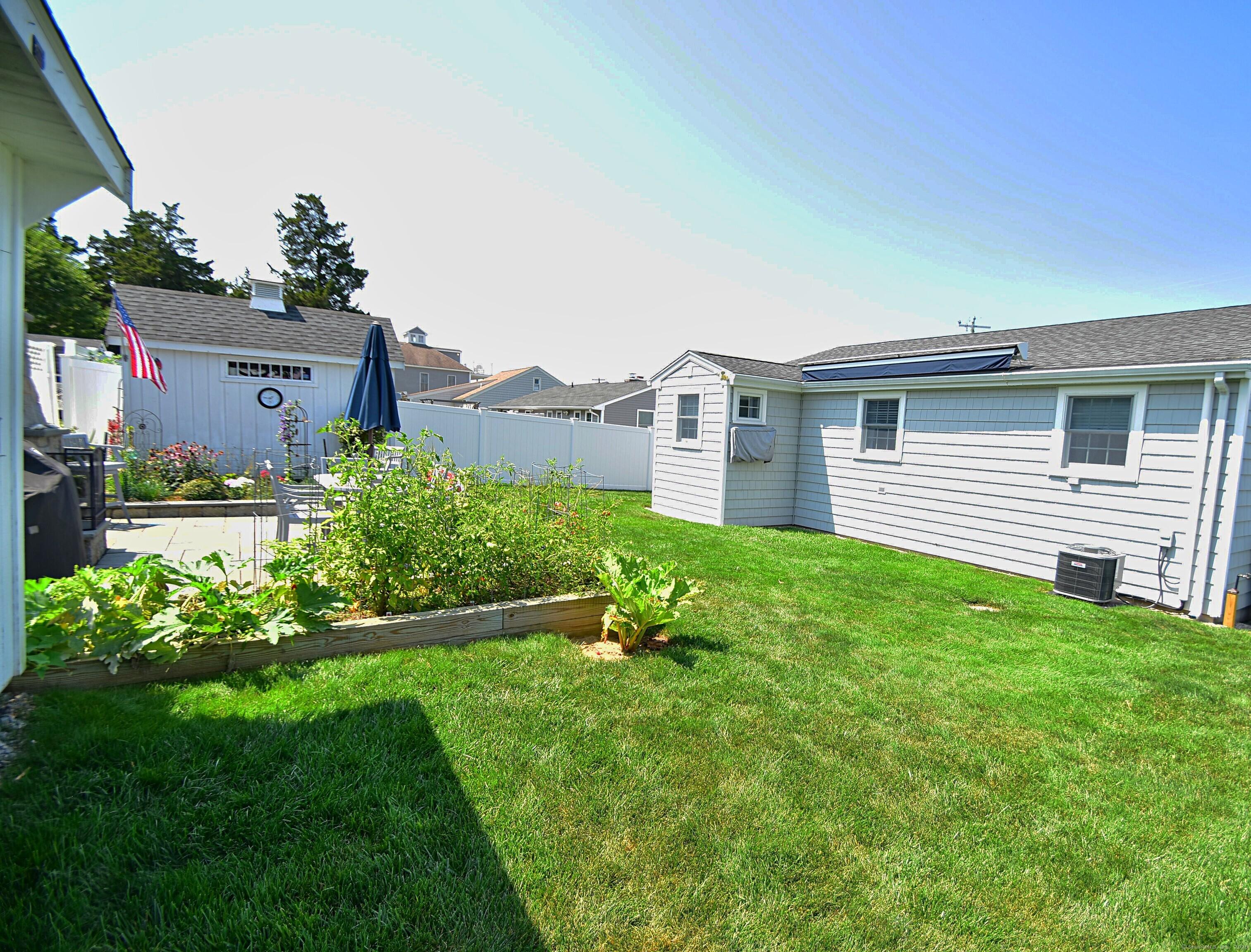 Clinton, Connecticut, 06413, United States, 3 Bedrooms Bedrooms, ,2 BathroomsBathrooms,Residential,For Sale,1914368