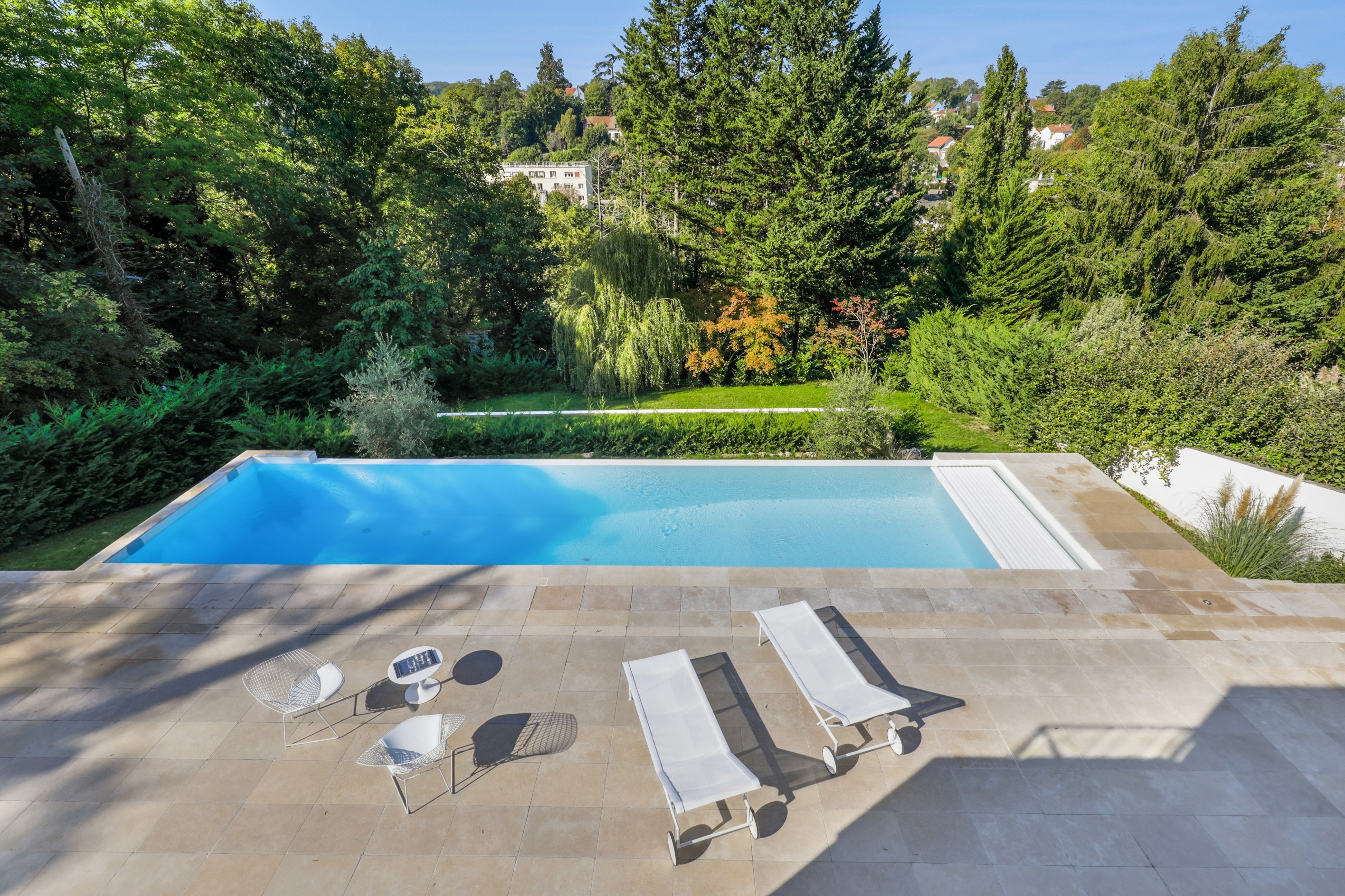  Bougival Town Centre – Contemporary Family Home with Infinity Pool, Expansive T… - 物件實景