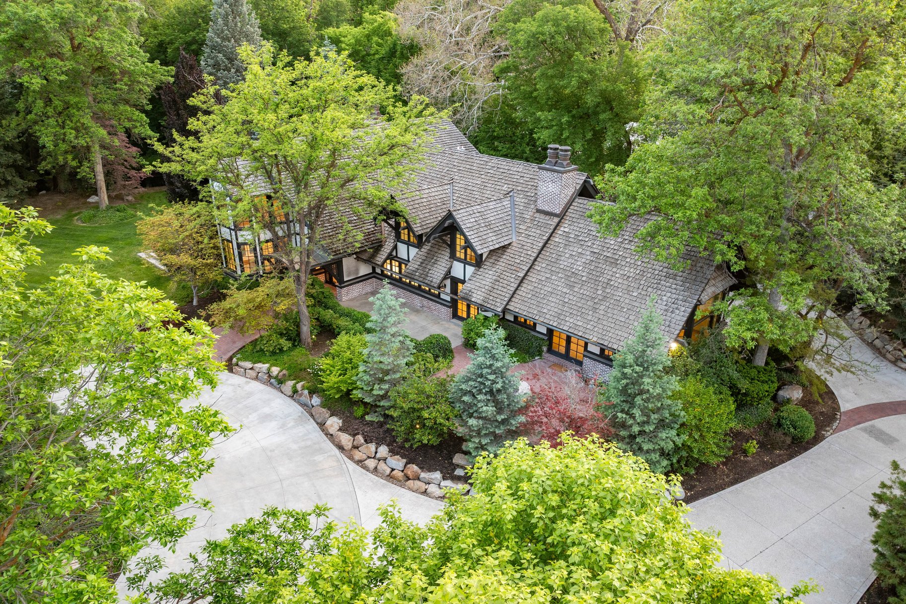  Stunning Tudor Estate in Premier Walker Lane Neighborhood - 物件實景