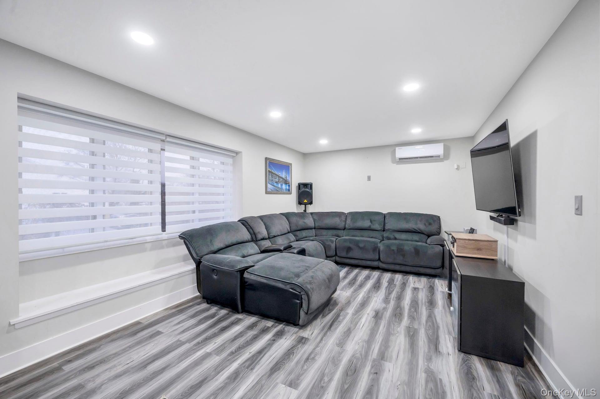 Bellport, New York, 11713, United States, 4 Bedrooms Bedrooms, ,2 BathroomsBathrooms,Residential,For Sale,2002038