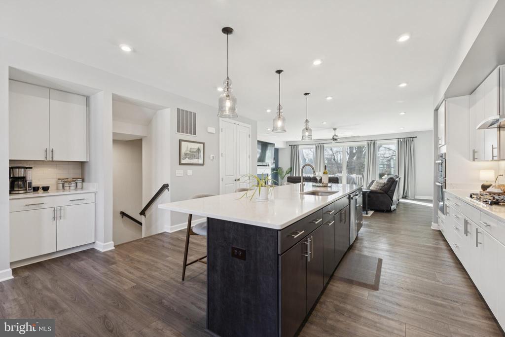 Alexandria, Virginia, 22306, United States, 3 Bedrooms Bedrooms, ,4 BathroomsBathrooms,Residential,For Sale,2019701