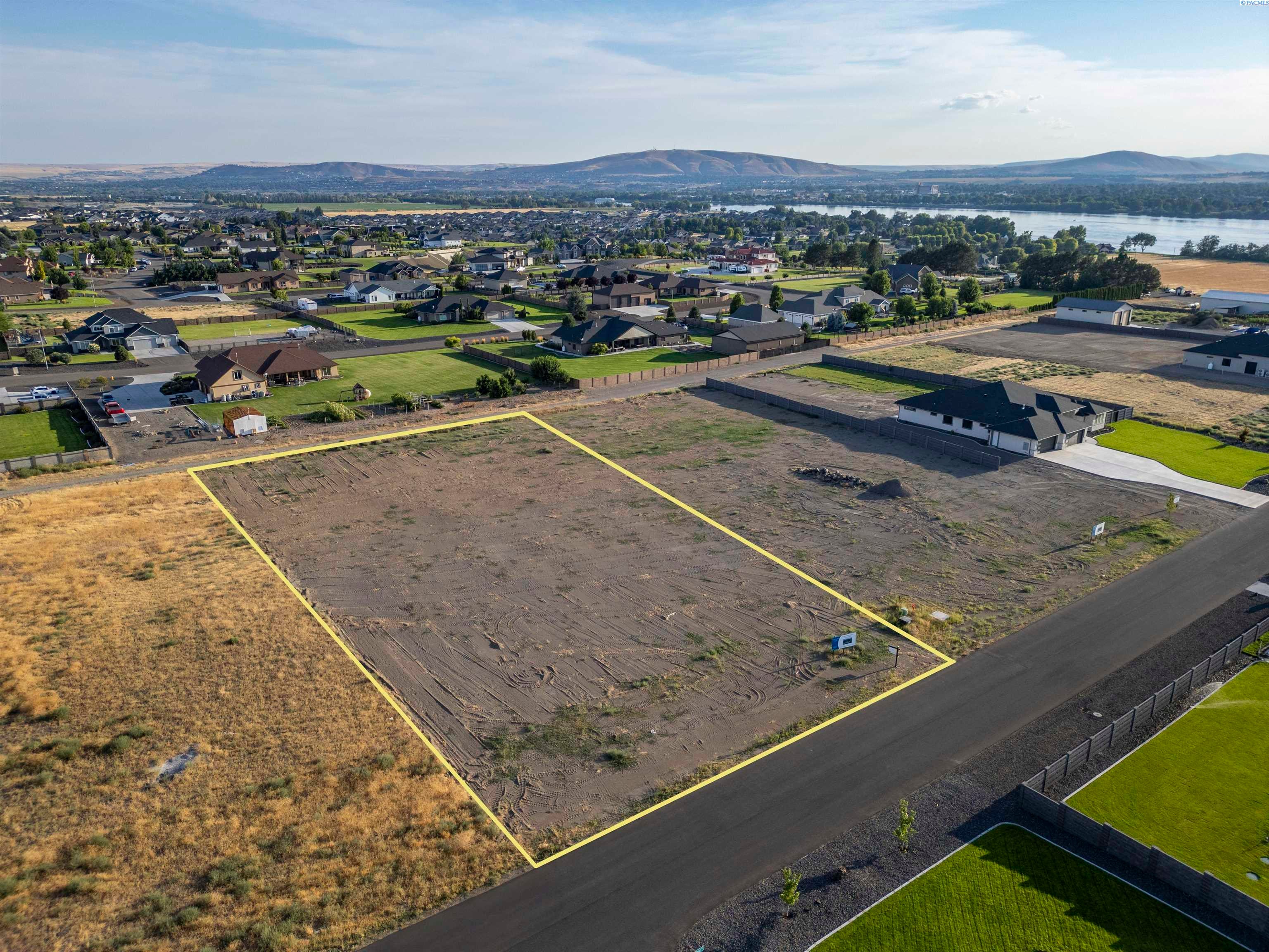 Pasco, Washington, 99301, United States, 6 Bedrooms Bedrooms, ,5 BathroomsBathrooms,Residential,For Sale,1976743