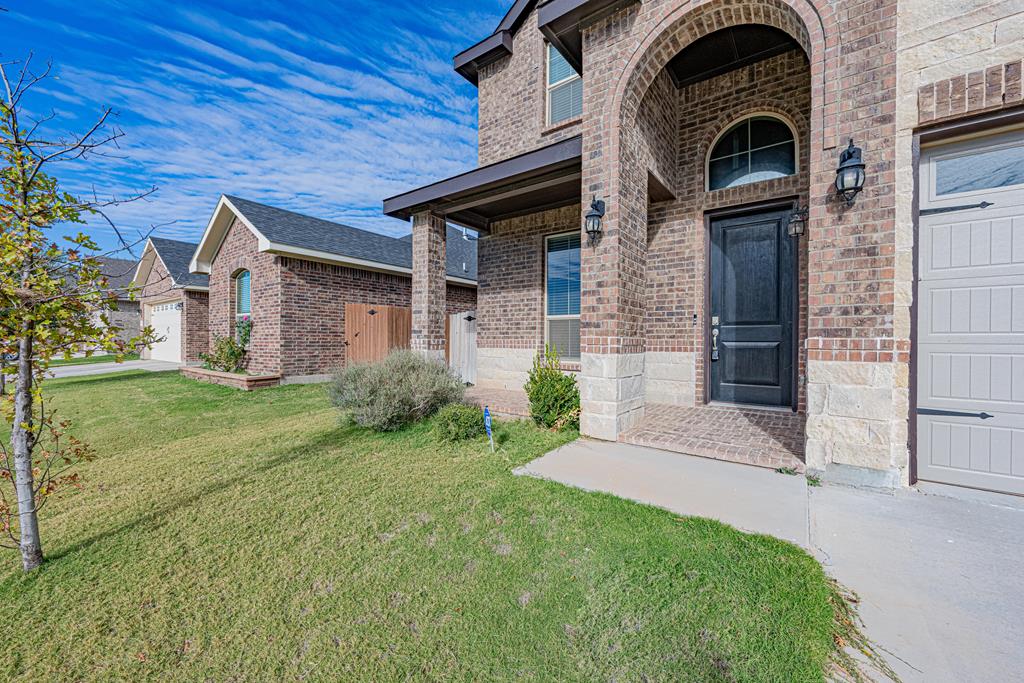 Midland, Texas, 79705, United States, 5 Bedrooms Bedrooms, ,5 BathroomsBathrooms,Residential,For Sale,1998422