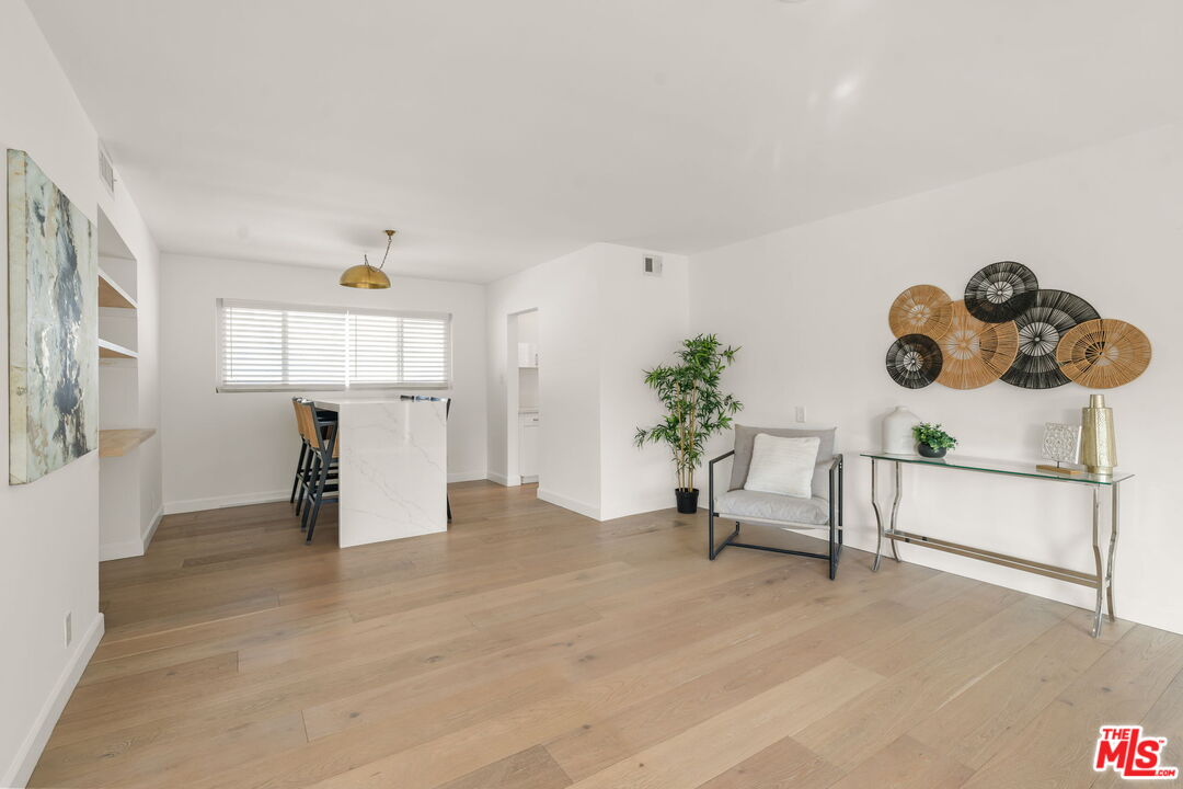 Los Angeles, California, 90046, United States, 3 Bedrooms Bedrooms, ,3 BathroomsBathrooms,Residential,For Sale,1989732