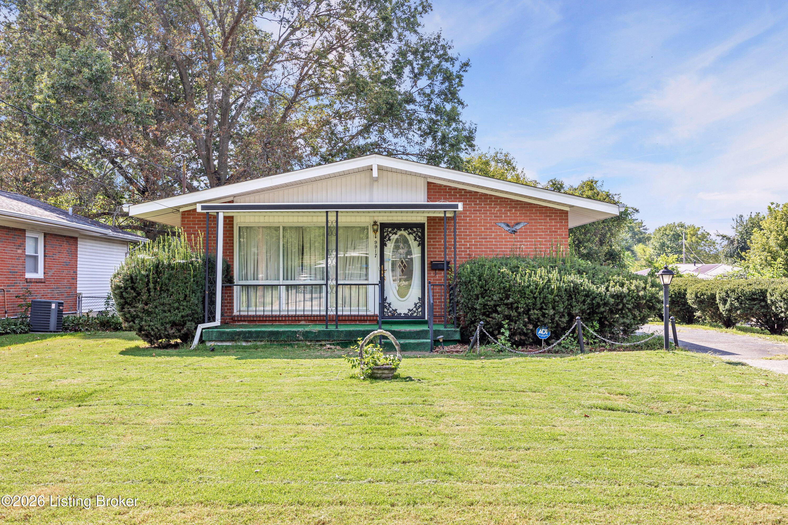 East Ave, Louisville, KY 40272