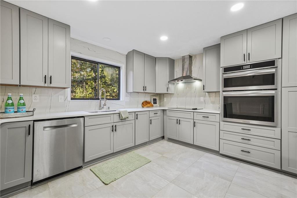 Snellville, Georgia, 30039, United States, 5 Bedrooms Bedrooms, ,4 BathroomsBathrooms,Residential,For Sale,1993862