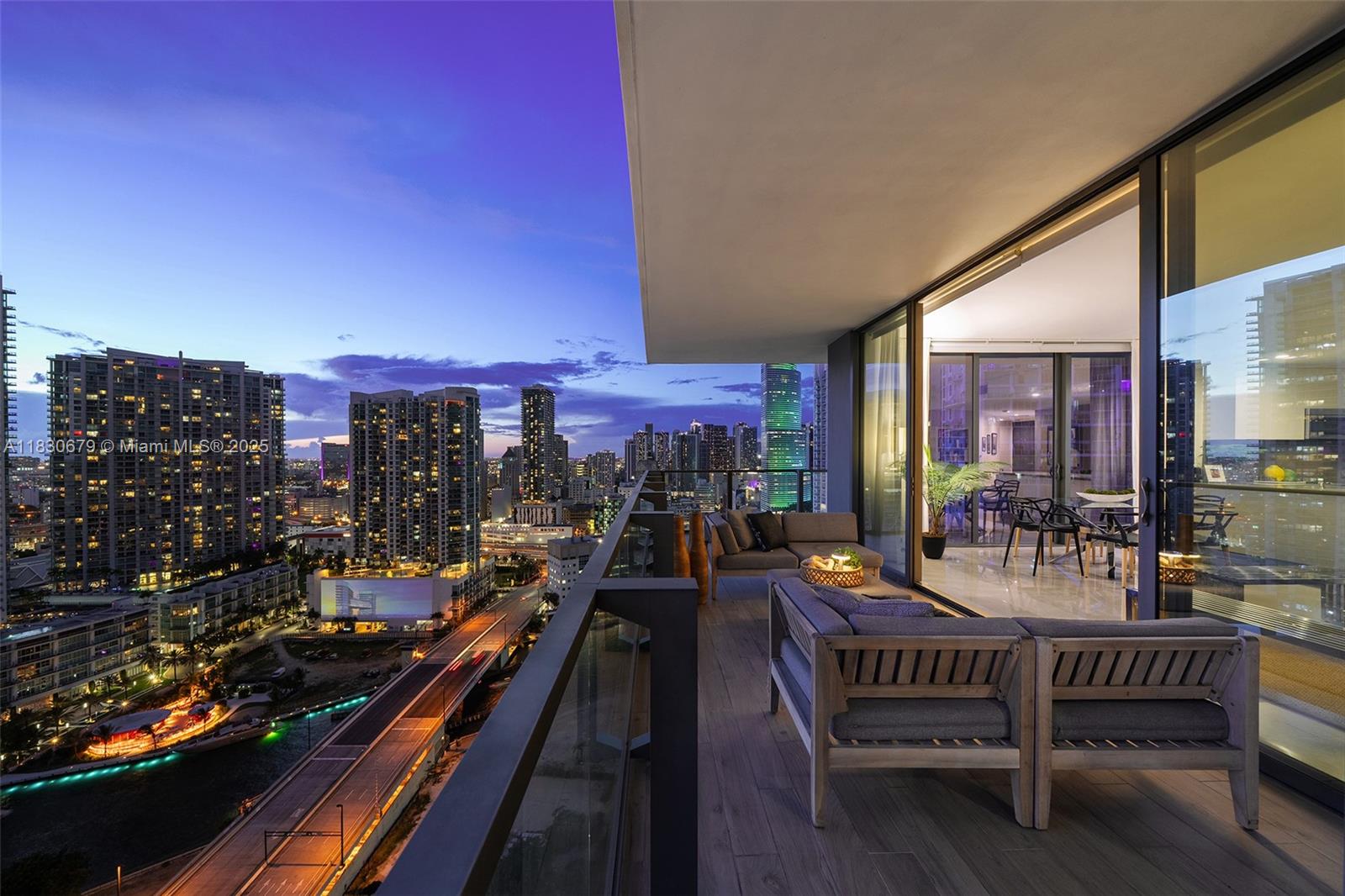 Miami, Florida, 33131, United States, 2 Bedrooms Bedrooms, ,3 BathroomsBathrooms,Residential,For Sale,1877459