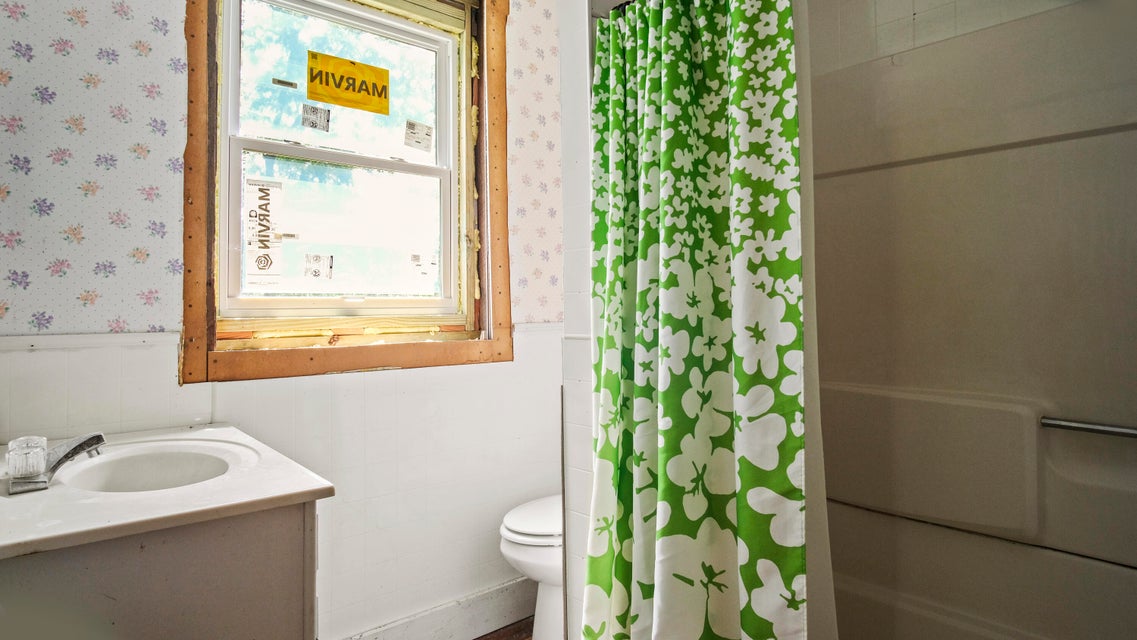 Peace Valley, Missouri, 65788, United States, 5 Bedrooms Bedrooms, ,1 BathroomBathrooms,Residential,For Sale,1980940