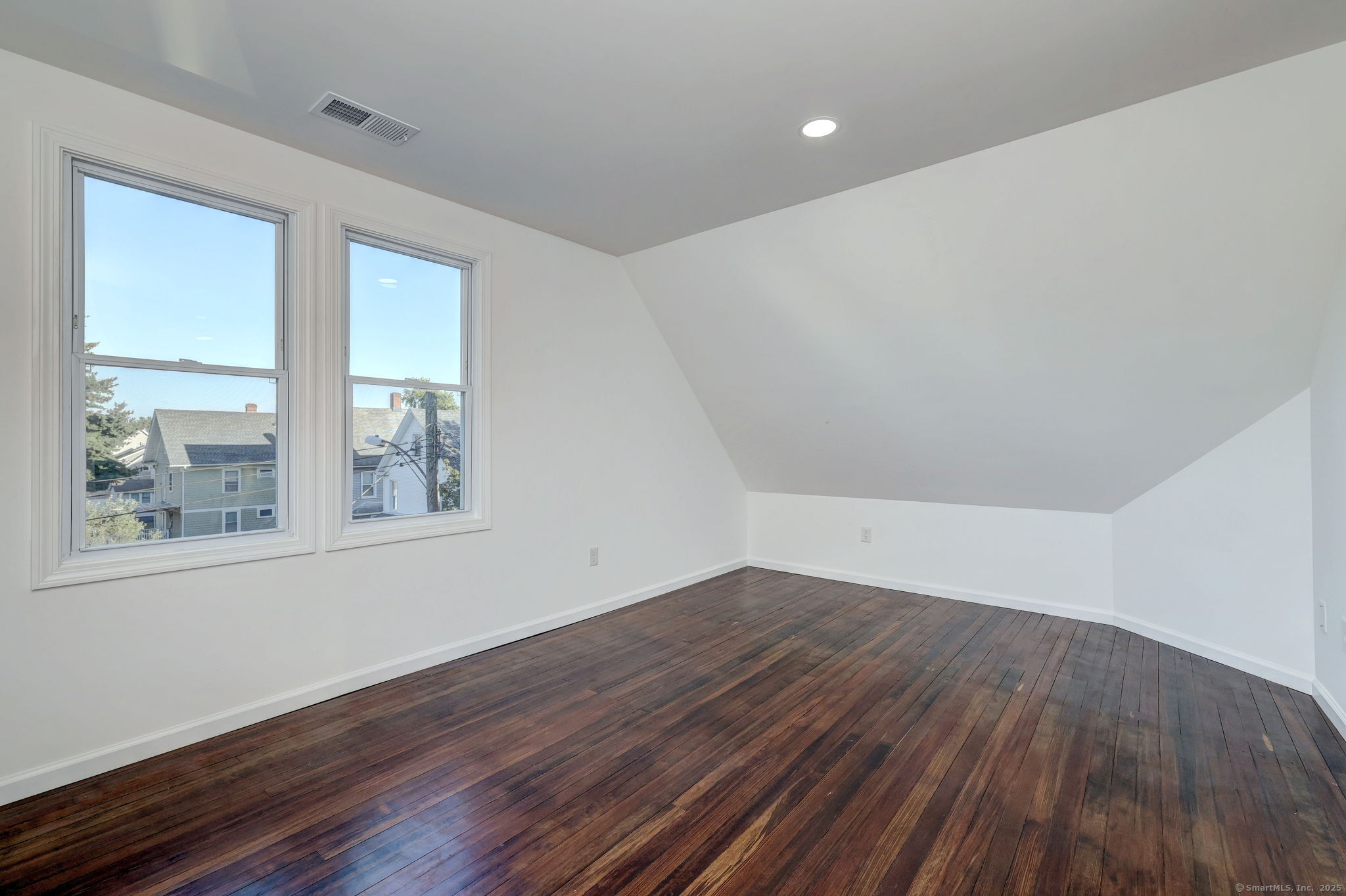 Hamden, Connecticut, 06514, United States, 8 Bedrooms Bedrooms, ,3 BathroomsBathrooms,Residential,For Sale,1940598