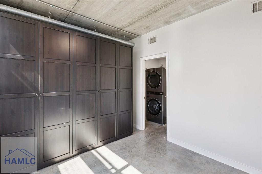 Savannah, Georgia, 31401, United States, 2 Bedrooms Bedrooms, ,3 BathroomsBathrooms,Residential,For Sale,1957679