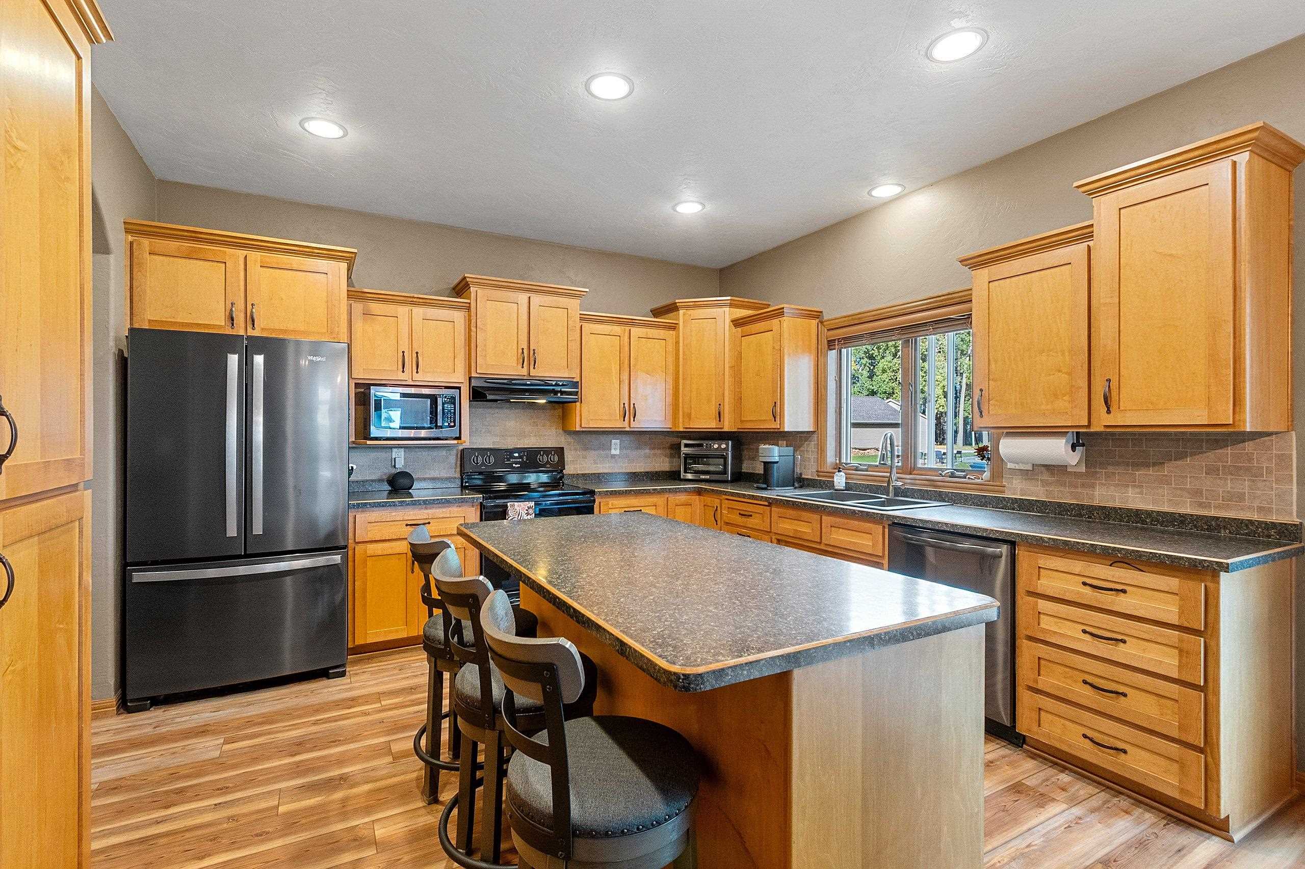 APPLETON, Wisconsin, 54913, United States, 4 Bedrooms Bedrooms, ,3 BathroomsBathrooms,Residential,For Sale,1960996