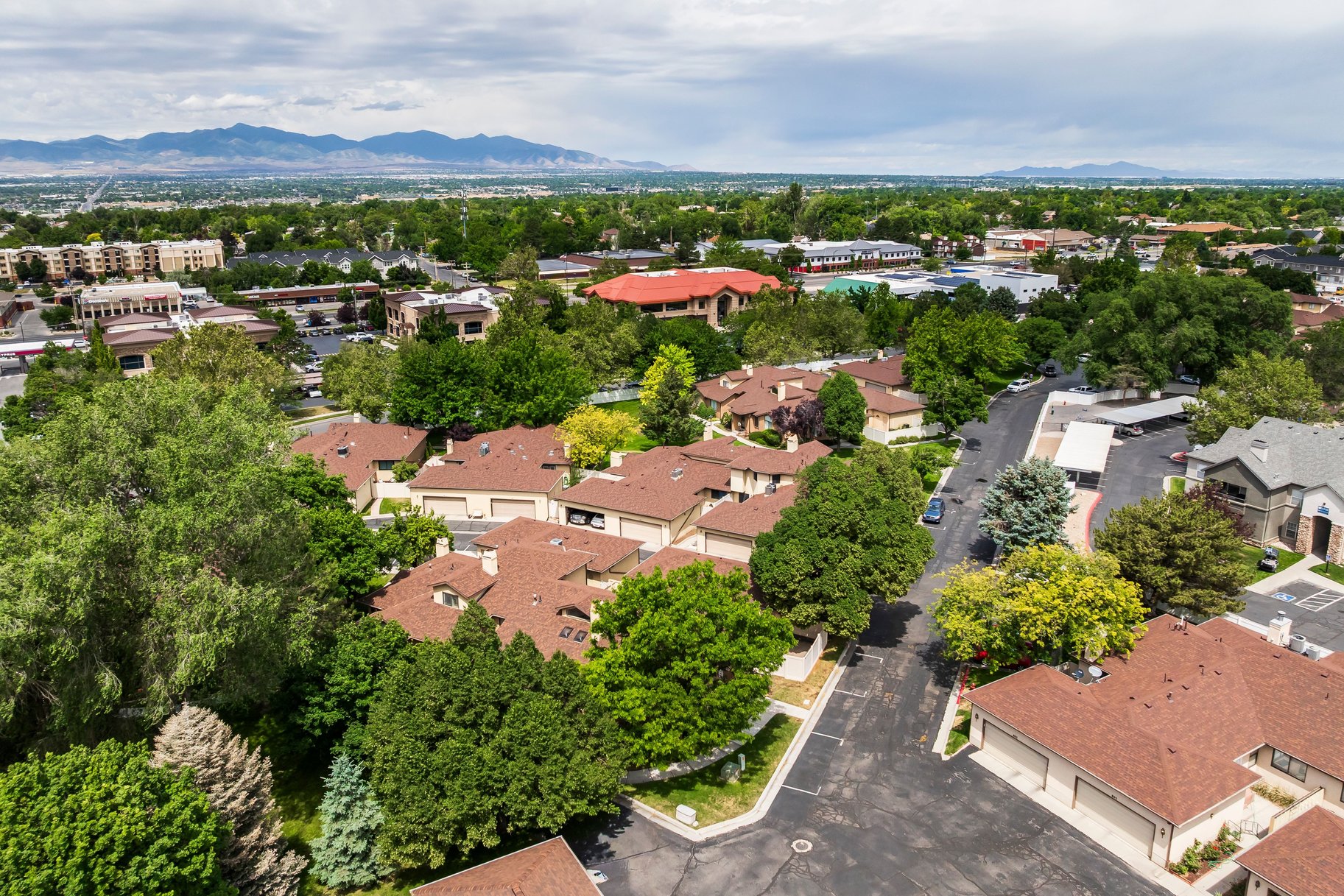  Rarely Available Harvest Lane Rambler Main-Level Living - 物件實景