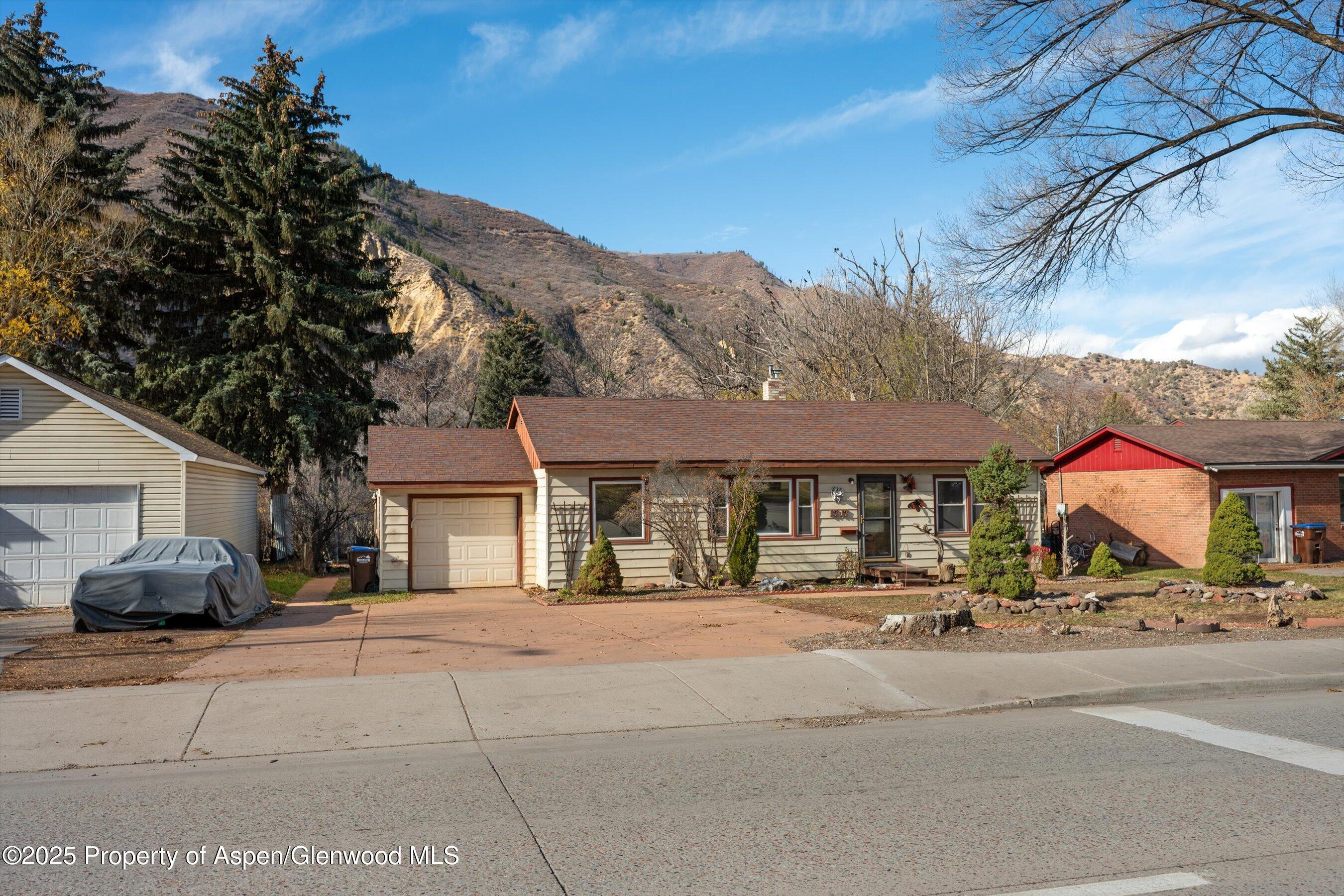 Glenwood Springs, Colorado, 81601, United States, 4 Bedrooms Bedrooms, ,2 BathroomsBathrooms,Residential,For Sale,1997060