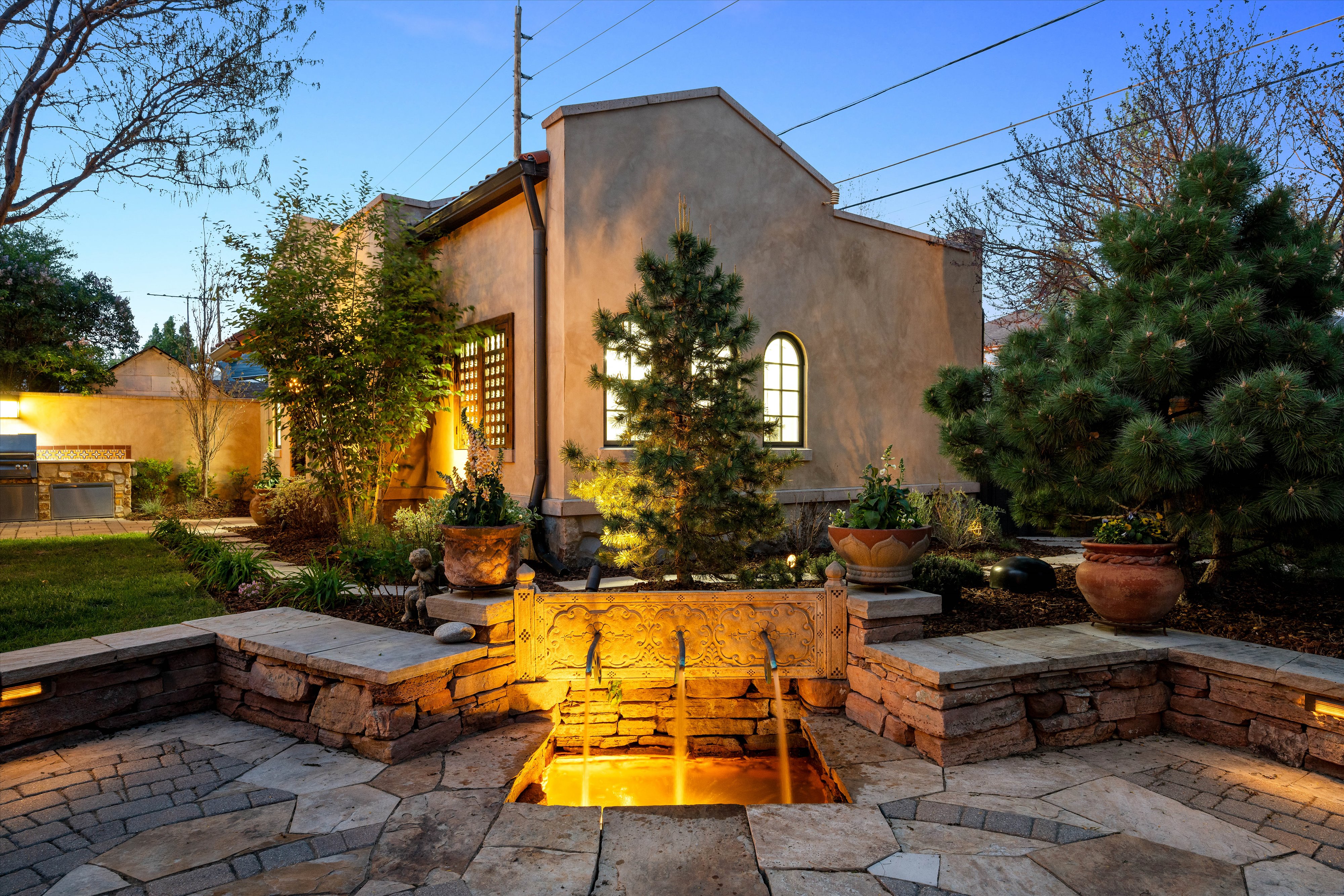  Rare Spanish Colonial Revival Home in One of Observatory Park - 物件實景