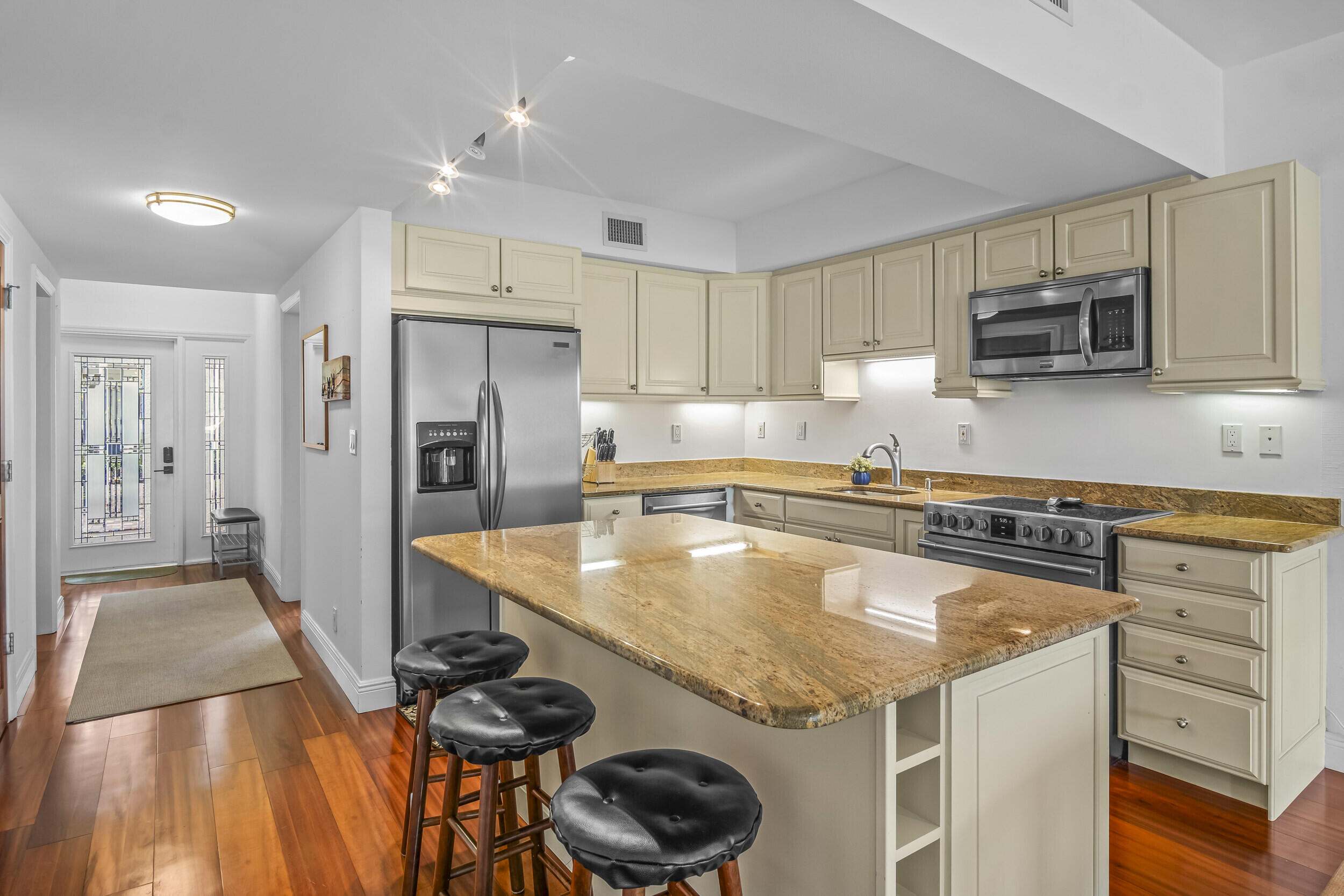 Delray Beach, Florida, 33445, United States, 2 Bedrooms Bedrooms, ,2 BathroomsBathrooms,Residential,For Sale,1934680