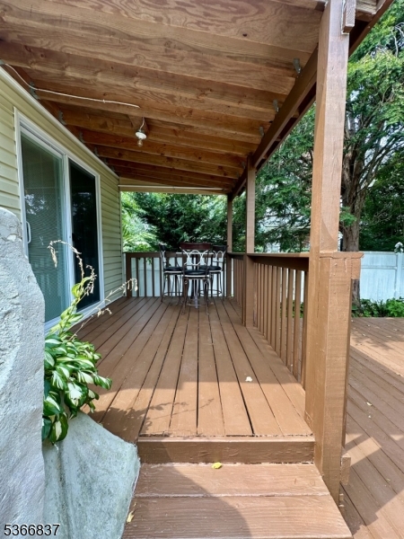 Pompton Lakes Boro, New Jersey, 07442, United States, 3 Bedrooms Bedrooms, ,3 BathroomsBathrooms,Residential,For Sale,1875678