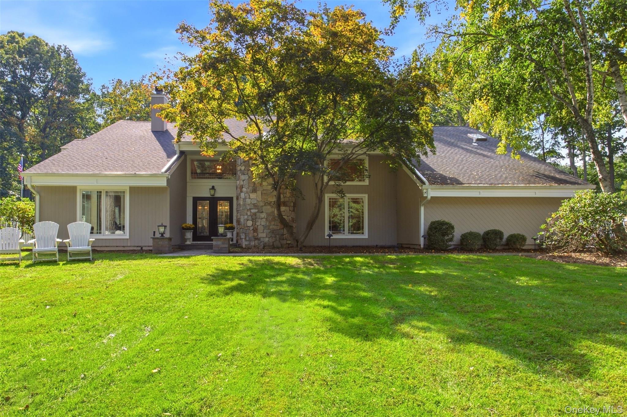 White Cap Ct, Lloyd Harbor, NY 11743