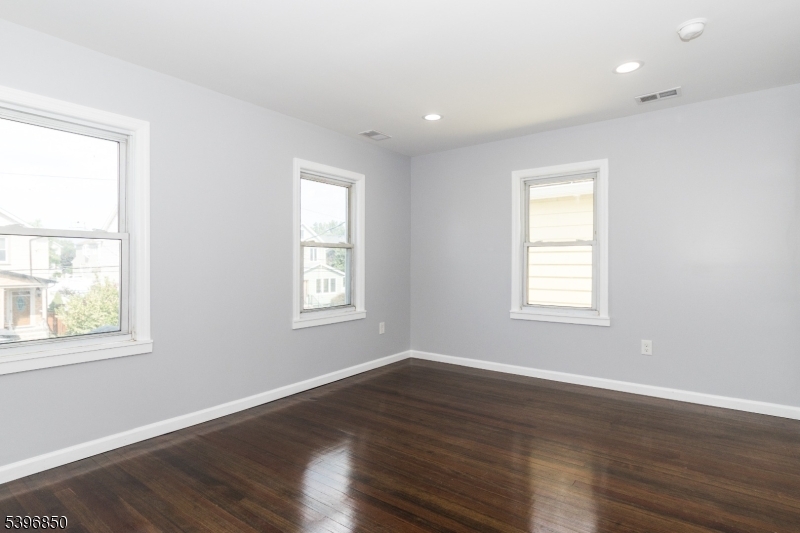 Linden City, New Jersey, 07036, United States, 3 Bedrooms Bedrooms, ,2 BathroomsBathrooms,Residential,For Sale,1991608