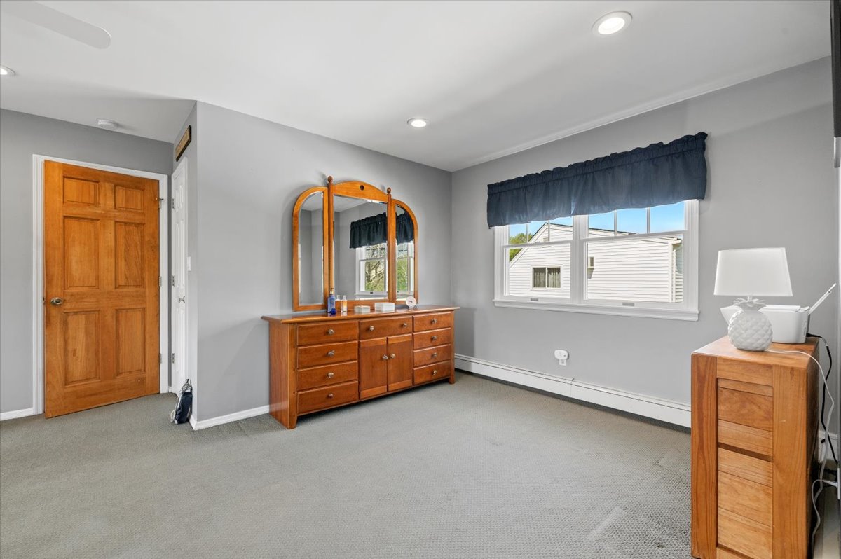 Bethpage, New York, 11714, United States, 3 Bedrooms Bedrooms, ,2 BathroomsBathrooms,Residential,For Sale,1916288
