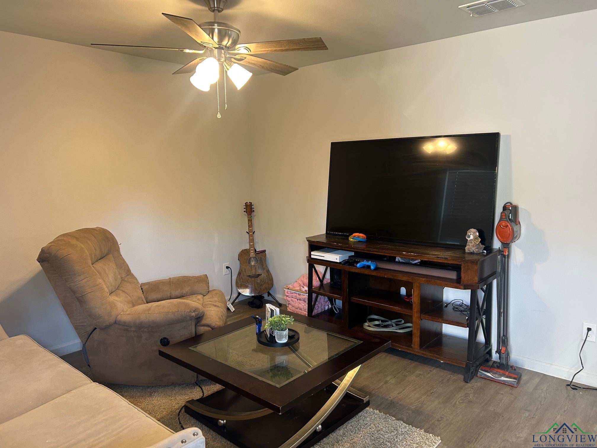 Overton, Texas, 75684, United States, ,Residential,For Sale,1986130