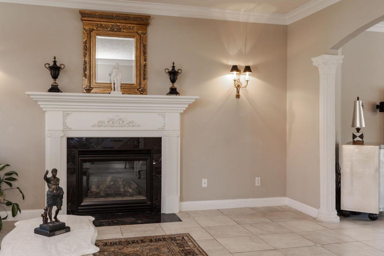Bloomington, Illinois, 61704, United States, 6 Bedrooms Bedrooms, ,5 BathroomsBathrooms,Residential,For Sale,1793888