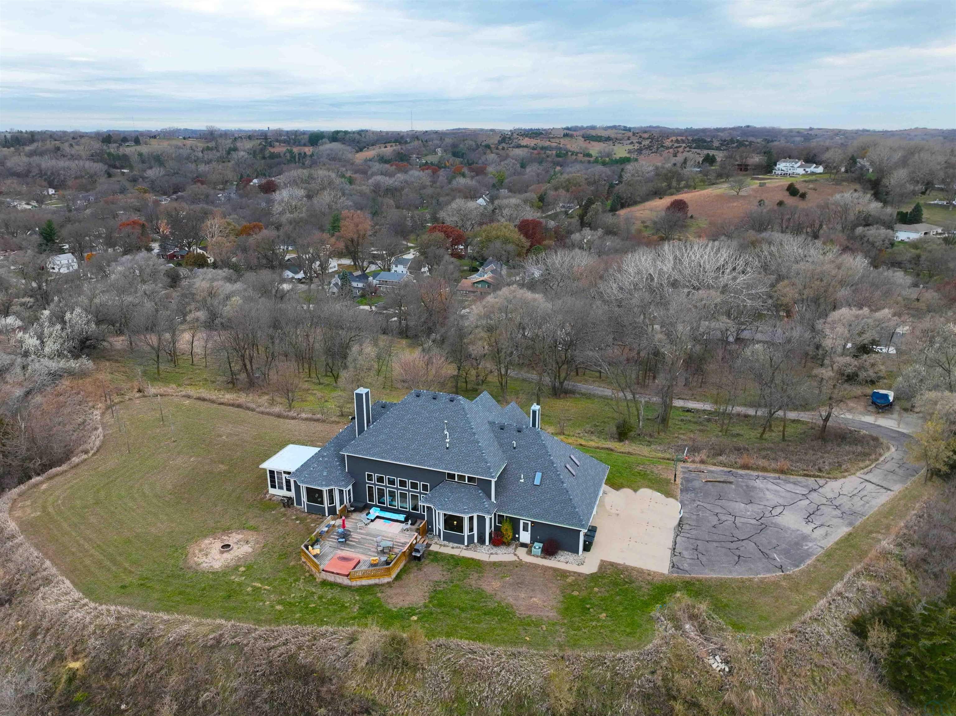 Sioux City, Iowa, 51104, United States, 4 Bedrooms Bedrooms, ,5 BathroomsBathrooms,Residential,For Sale,1989955