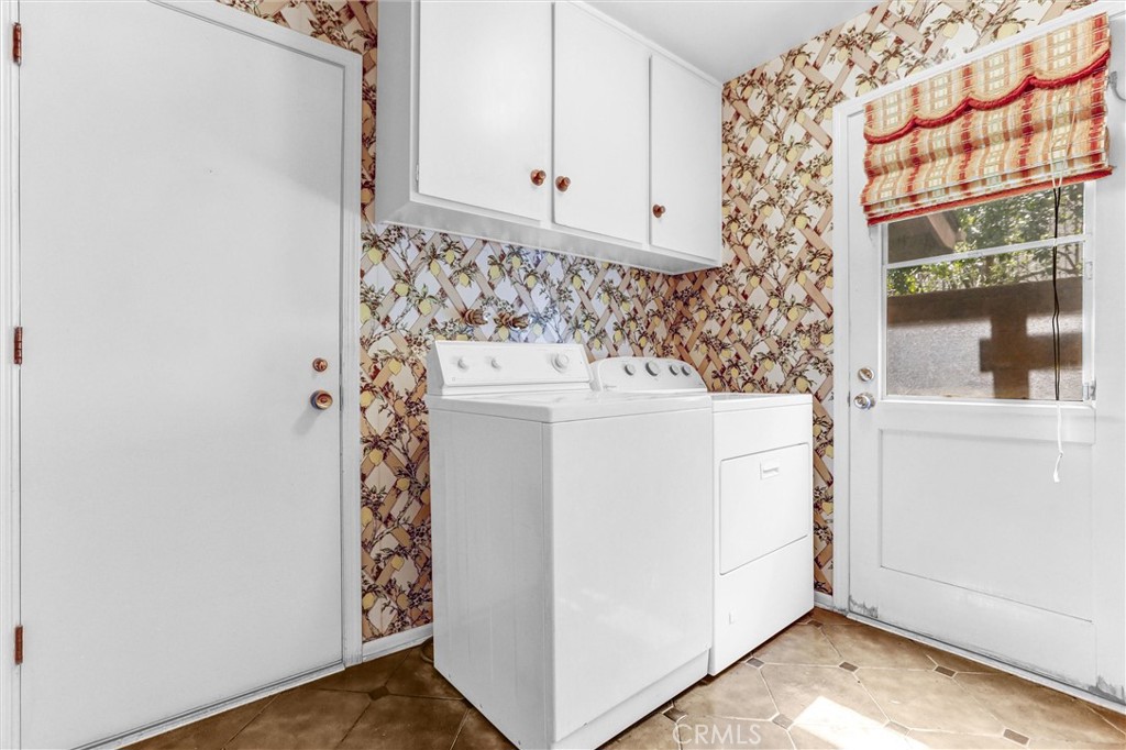 Tarzana, California, 91356, United States, 3 Bedrooms Bedrooms, ,3 BathroomsBathrooms,Residential,For Sale,1986102