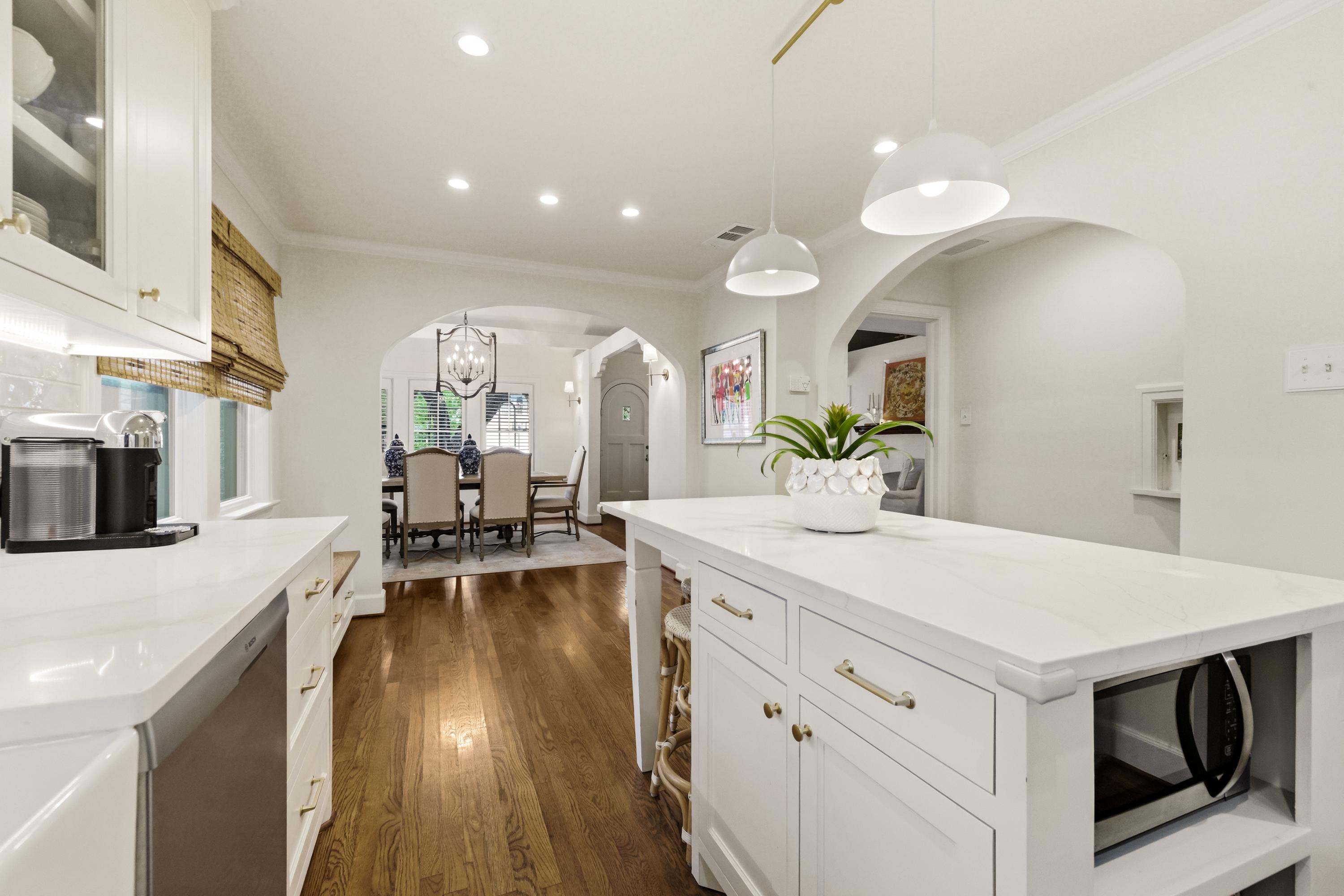  Charming Updated Tudor In Lakewood - 物件實景