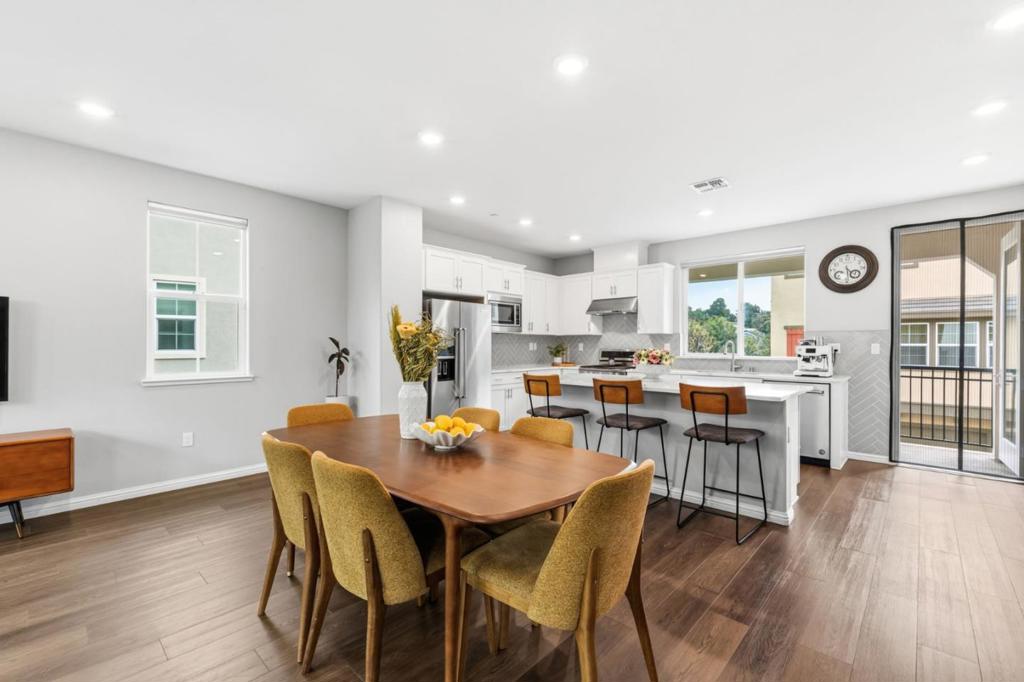 Hayward, California, 94541, United States, 3 Bedrooms Bedrooms, ,4 BathroomsBathrooms,Residential,For Sale,2032197