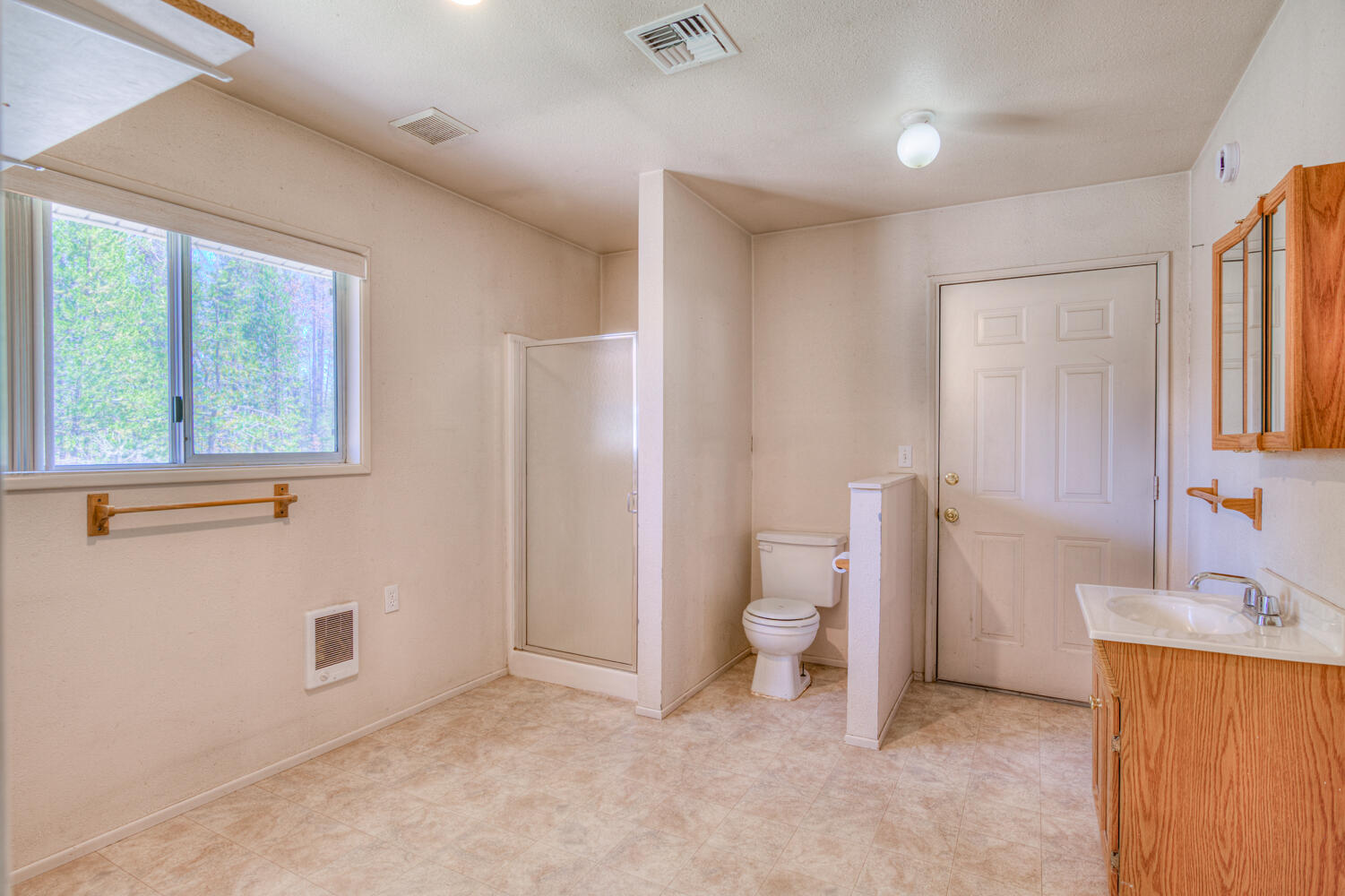 La Pine, Oregon, 97739, United States, 3 Bedrooms Bedrooms, ,2 BathroomsBathrooms,Residential,For Sale,1975035