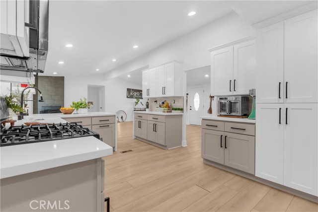 Oak Hills, California, 92344, United States, 6 Bedrooms Bedrooms, ,2 BathroomsBathrooms,Residential,For Sale,2000385