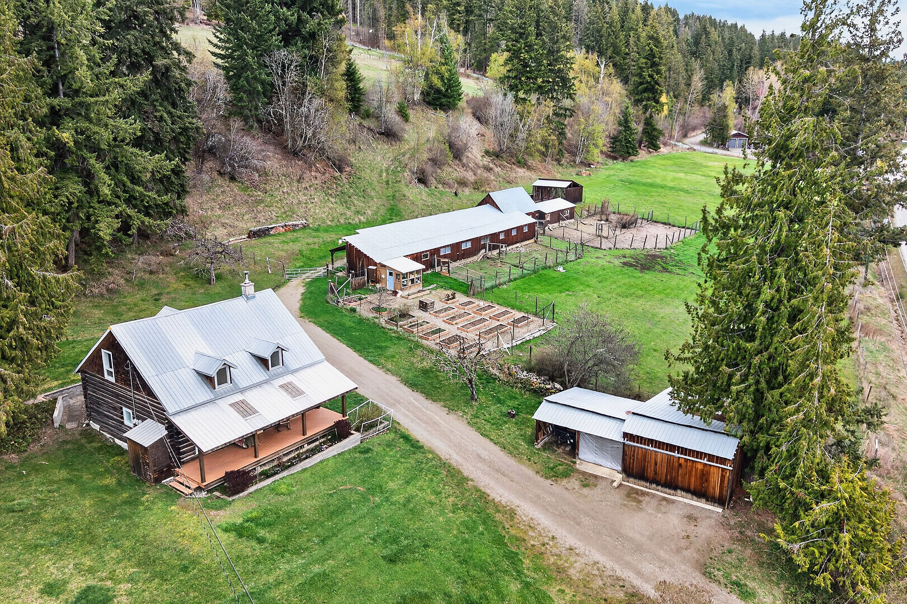  Own A Piece of Shuswap History - 物件實景