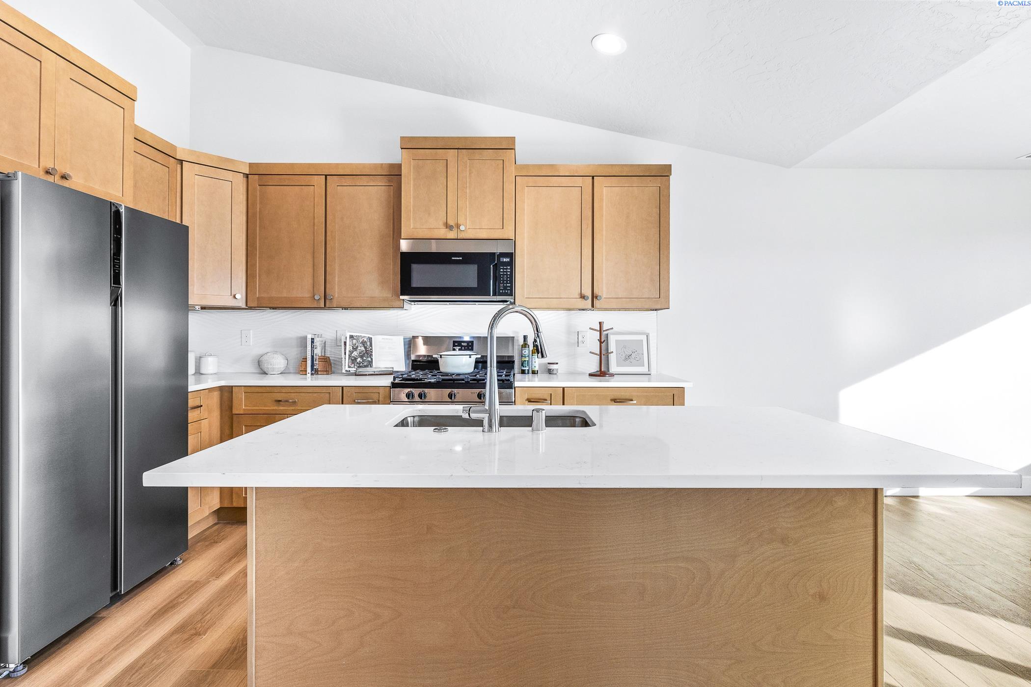 Kennewick, Washington, 99338, United States, 3 Bedrooms Bedrooms, ,1 BathroomBathrooms,Residential,For Sale,1969367