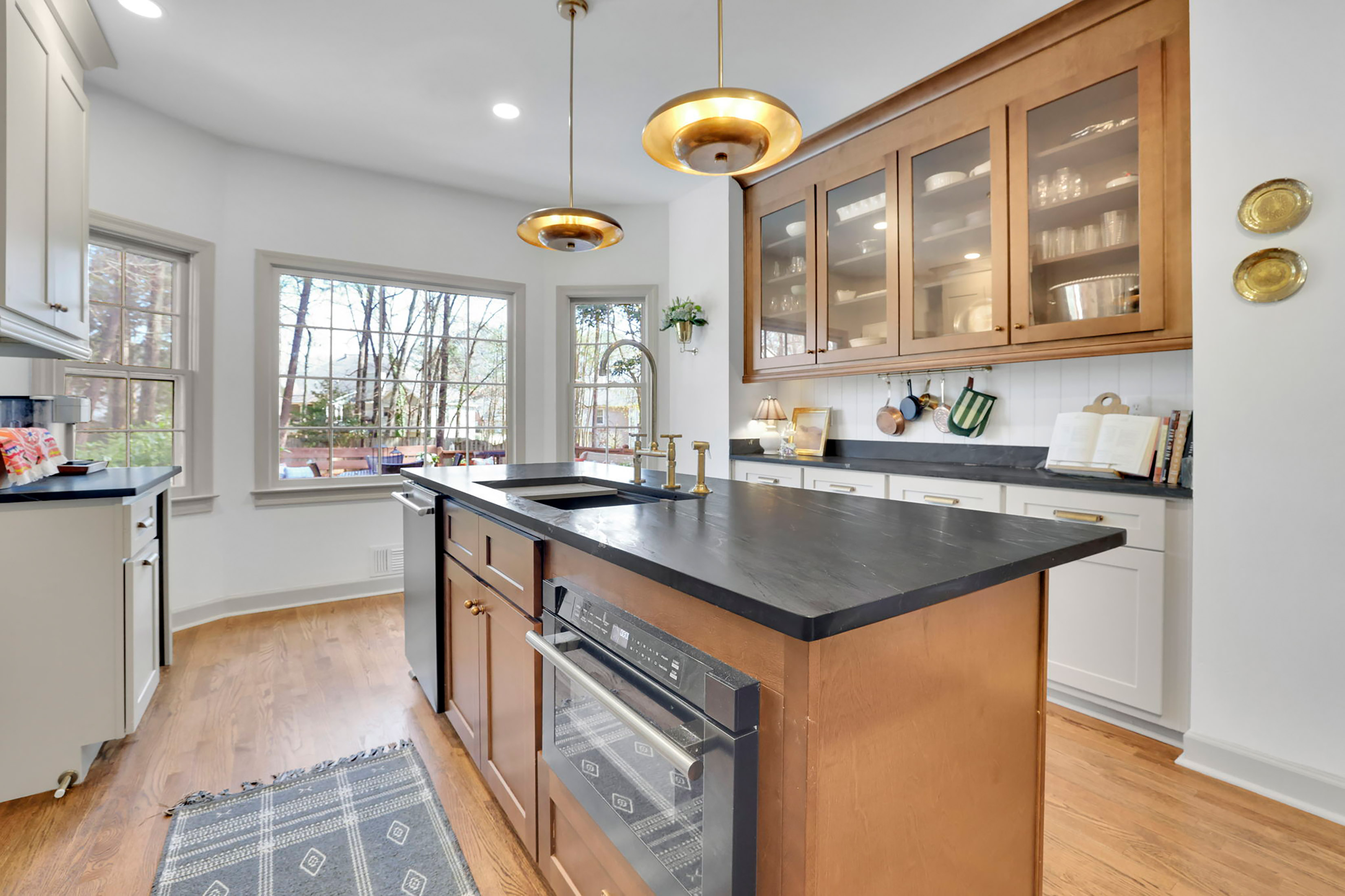  Beautifully Maintained Home Nestled Within a Quiet and Established Community - 物件實景